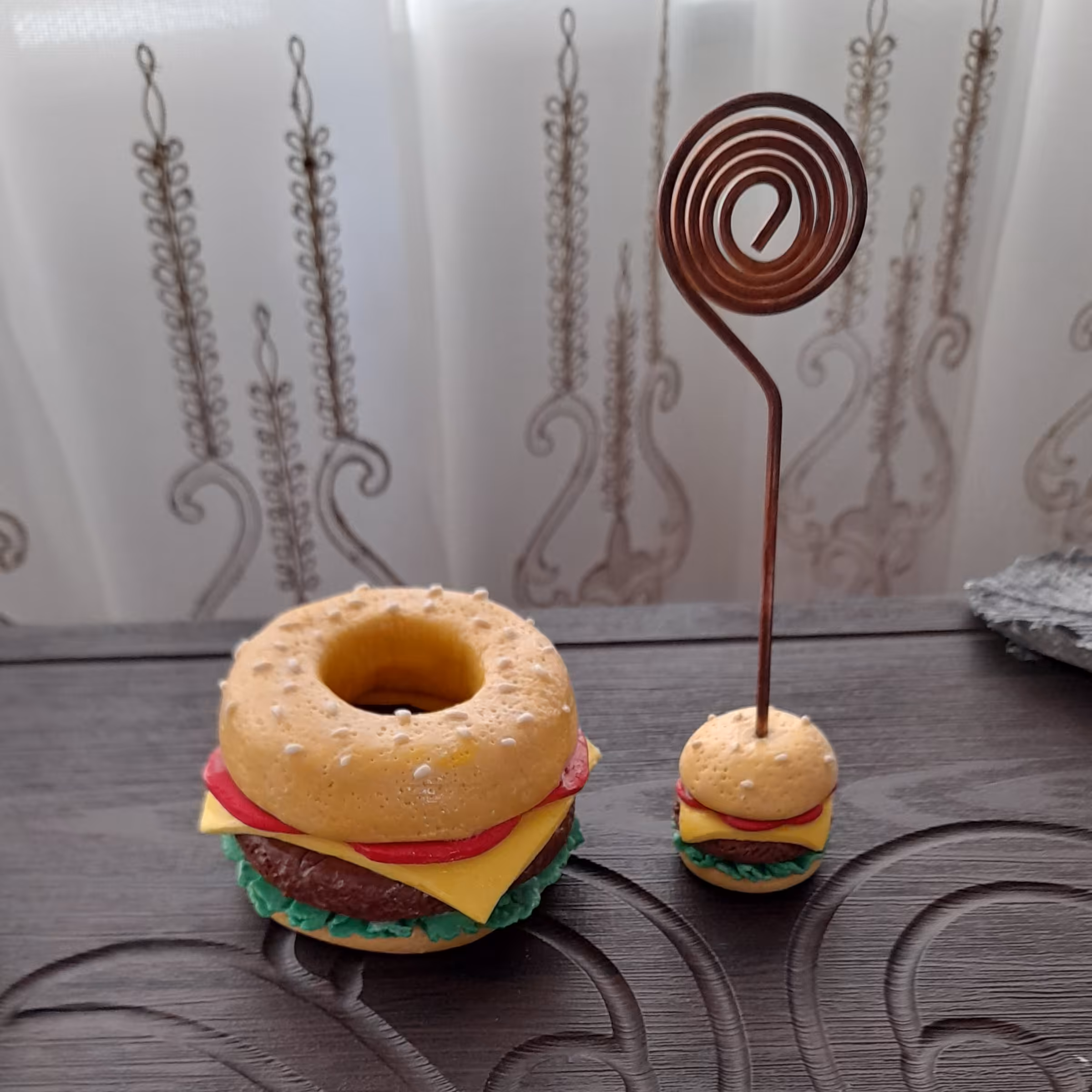 جاخلالی و اسپنددودکن طرح همبرگر