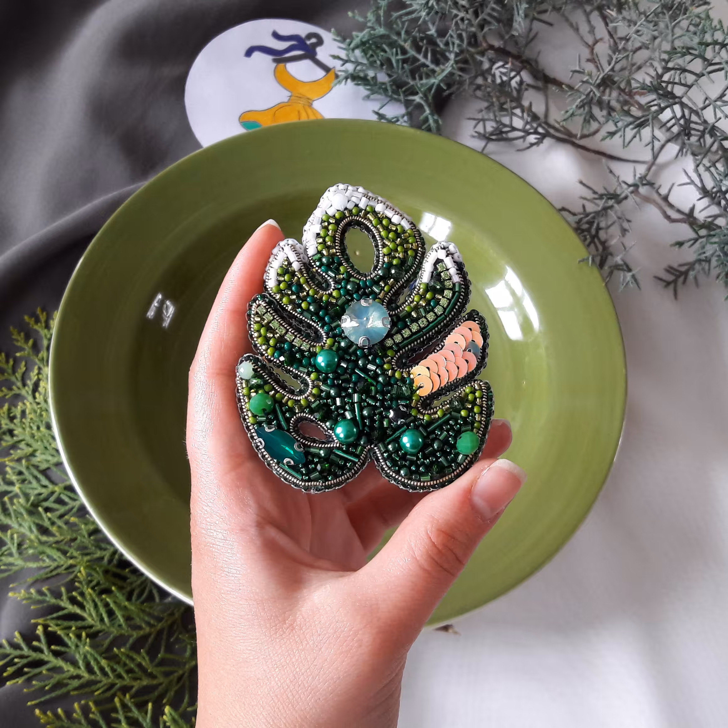 سنجاق سینه جواهردوزی برگ انجیری