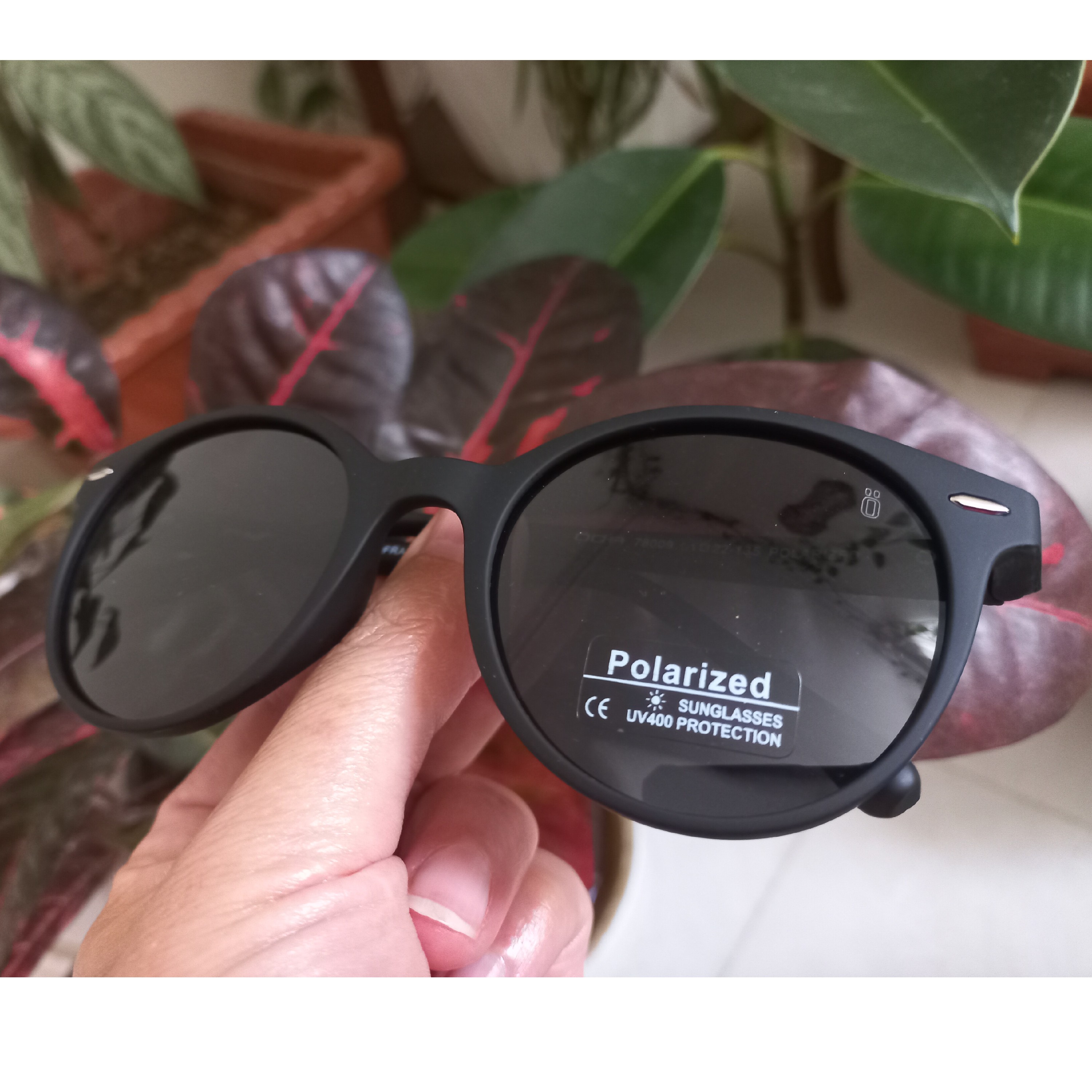عینک آفتابی اسپرت اوگا مورل OGA مدل 78009 دارای فریم گرد و دارای خاصیت پلاریزه با استاندارد UV400