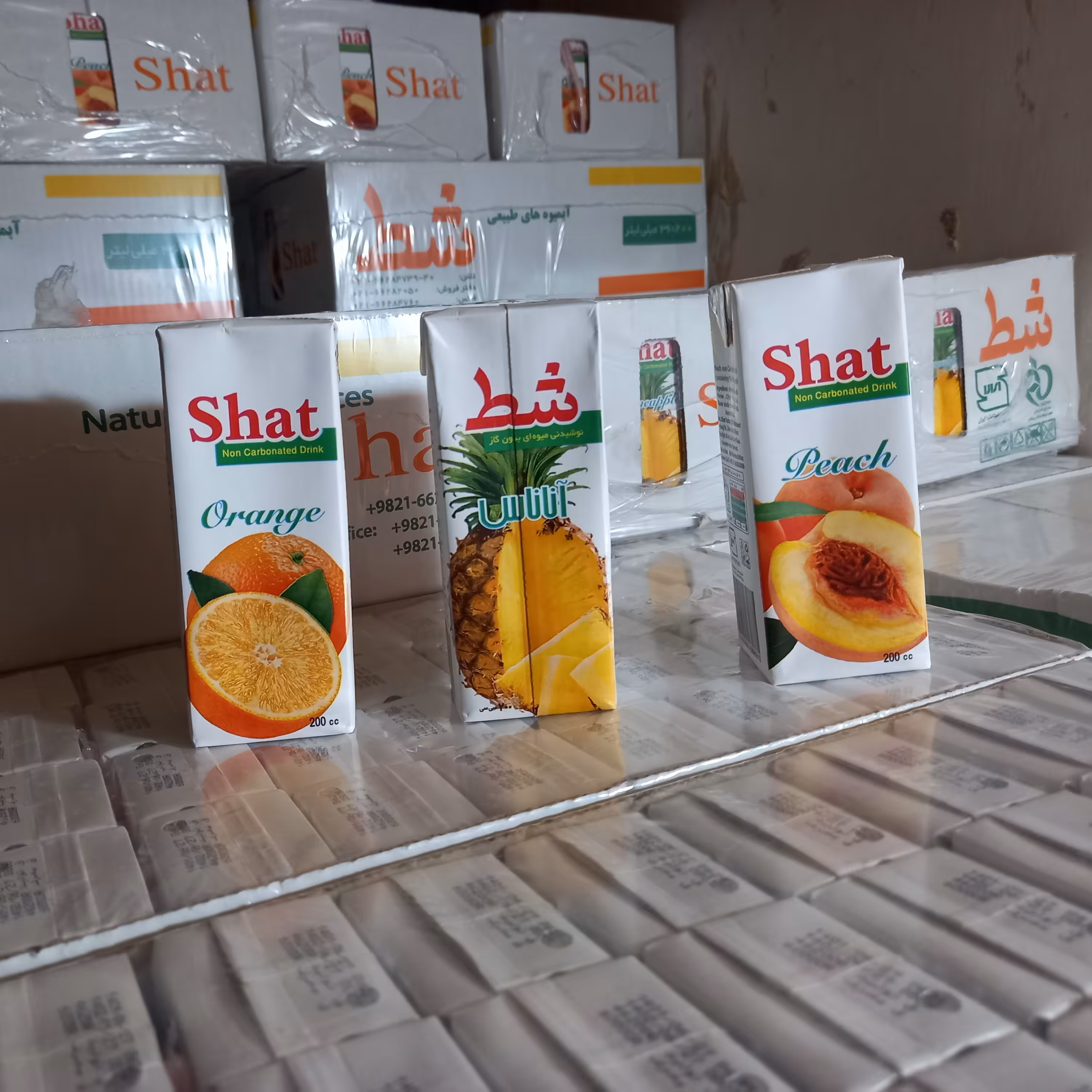 آبمیوه شط ، در 7 طعم مختلف، آناناس،انبه،هلو، پرتغالی،سیب موز،آلبالو،انار