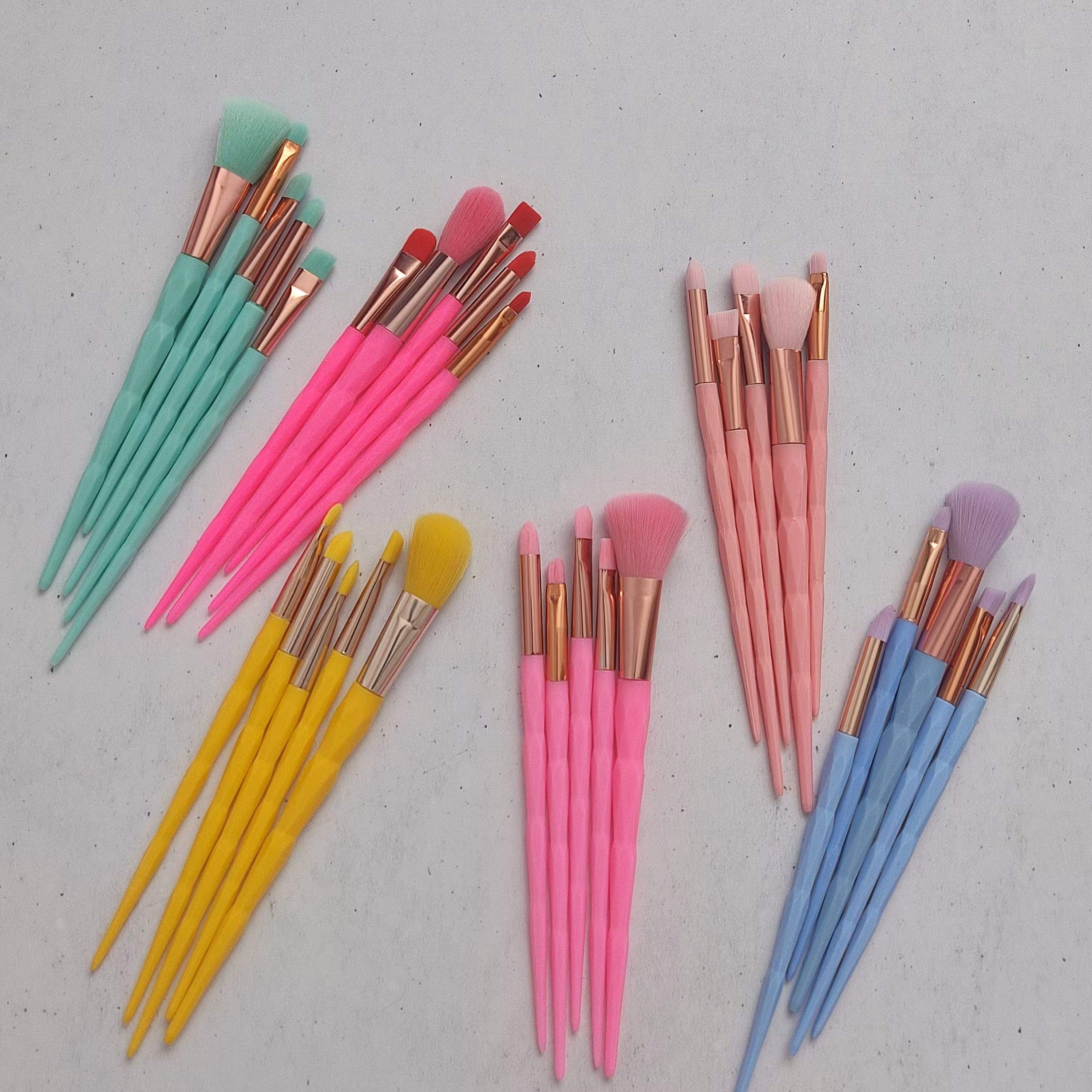 ست براش پنج تکه پر تراکم با رنگ های پاستلی و زیبا 