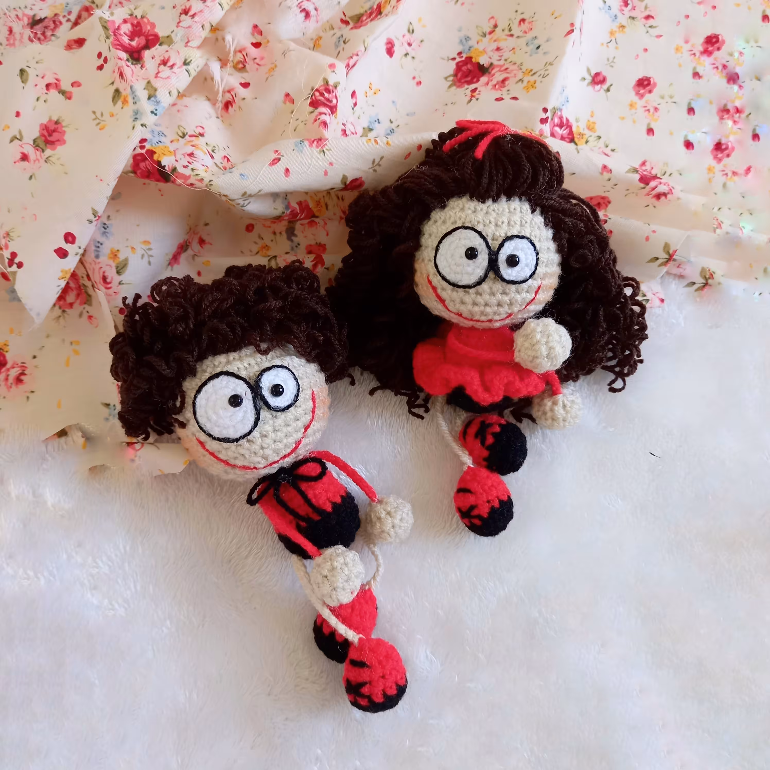 آویزعروسک ،قلاببافی، اینبار وروجک ها با ست دختر وپسر ،ترکیب رنگ ست و زیبا،دارای انواع مدل ومو و رنگبندی  متنوع