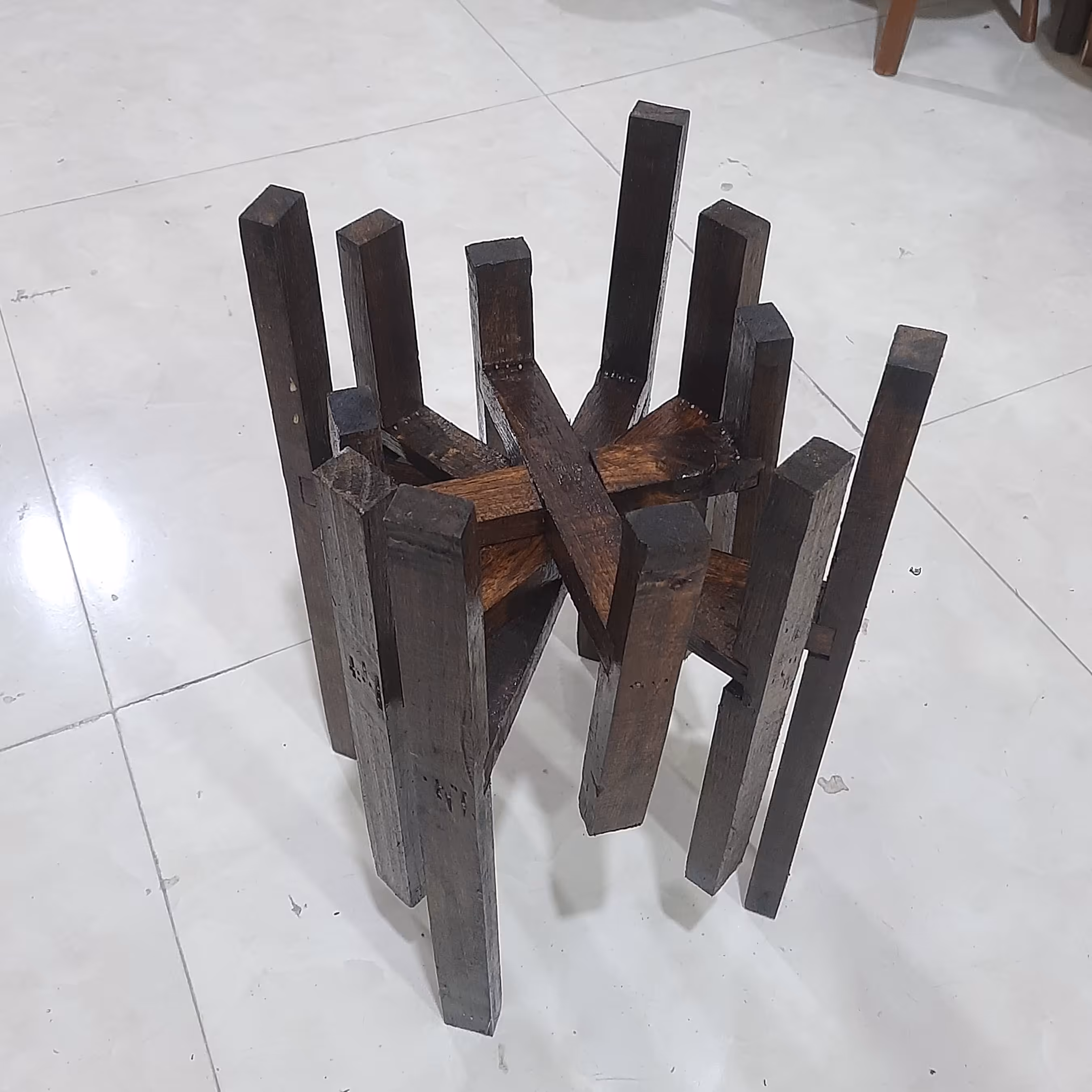 پایه  گل سه تیکه  رنگ قهوه ای (در سایز دلخواه شما با توجه به قطر گلدان )