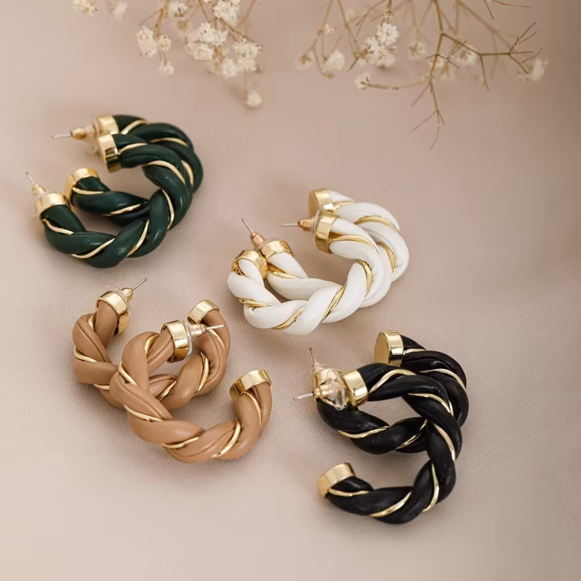 گوشواره سبک زنانه خاص(ضدحساسیت و رنگ ثابت)