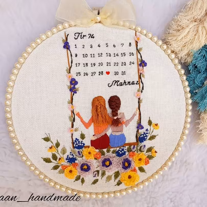 تقویم تولد گلدوزی شده