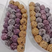 شوکو خرما تشکیل شده از خرما، شکلات، مغزیجات، کنجدو نارگیل