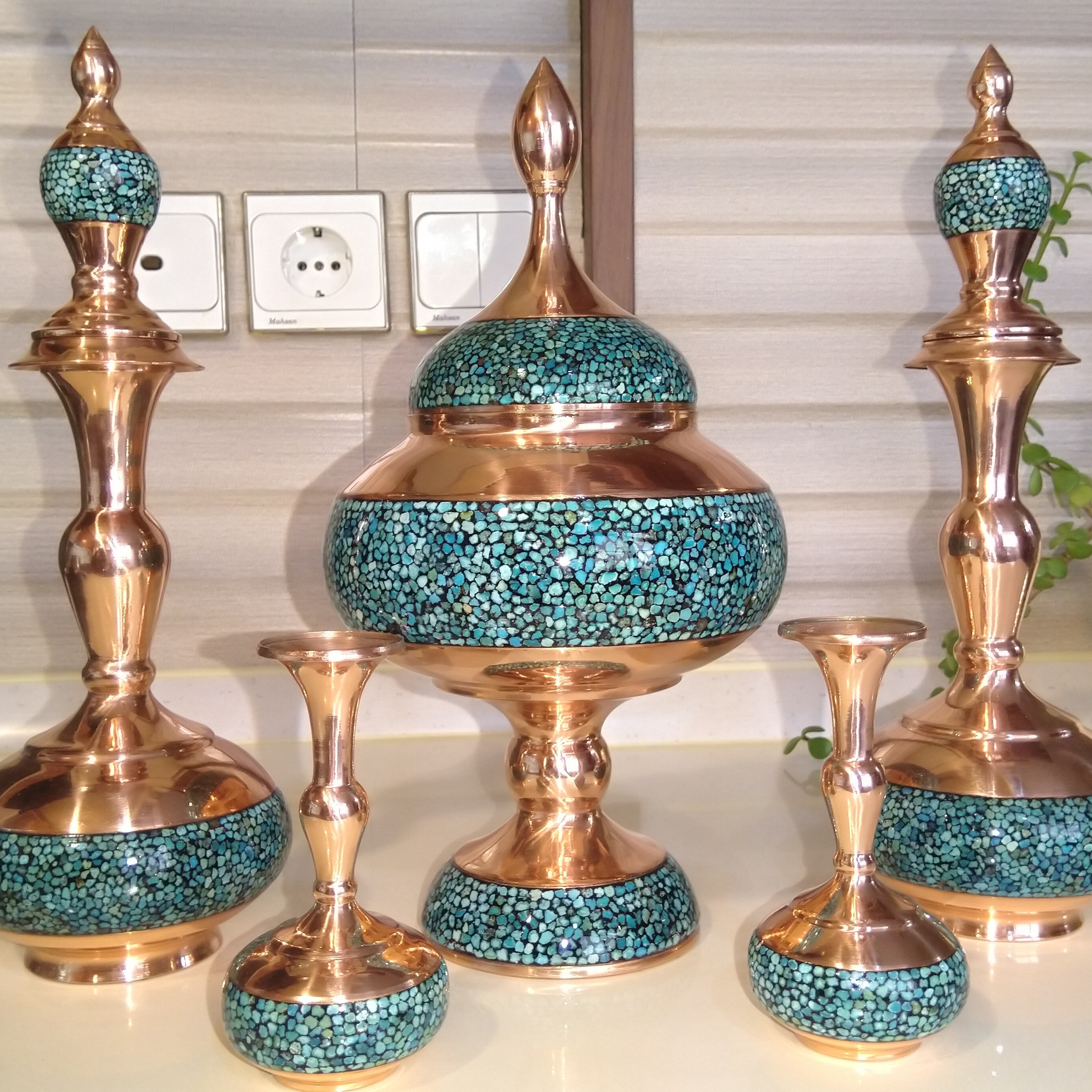 شکلات خوری فیروزه کوبی