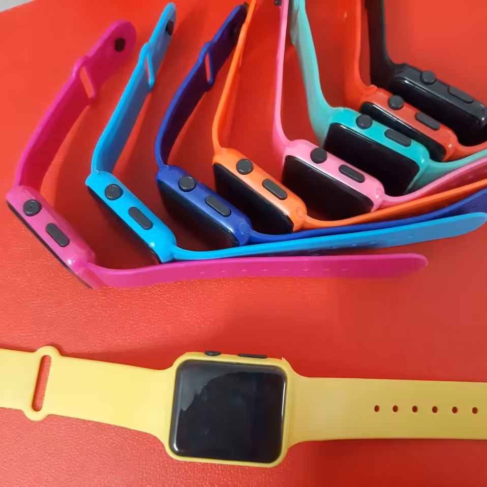 ساعت دخترانه  و پسرانه ال ای دی طرح اپل در رنگهای مختلف .دارای روز شمار