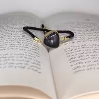 دستبند  رزین کهکشانی دستساز  بند مشکی  قابل تنظیم 