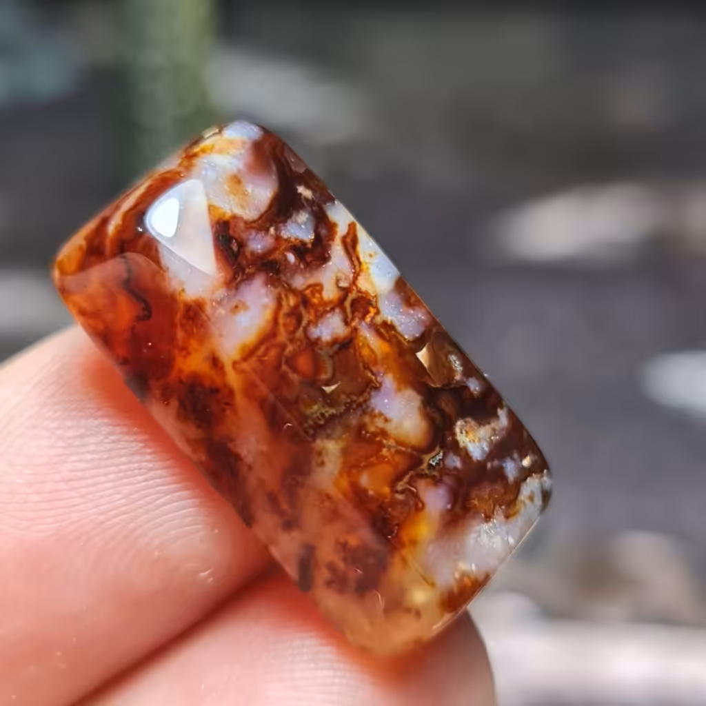 نگین فوق العاده زیبای سنگ عقیق بسیار خاص خراسانی اصل معدنی 
کد 26328
