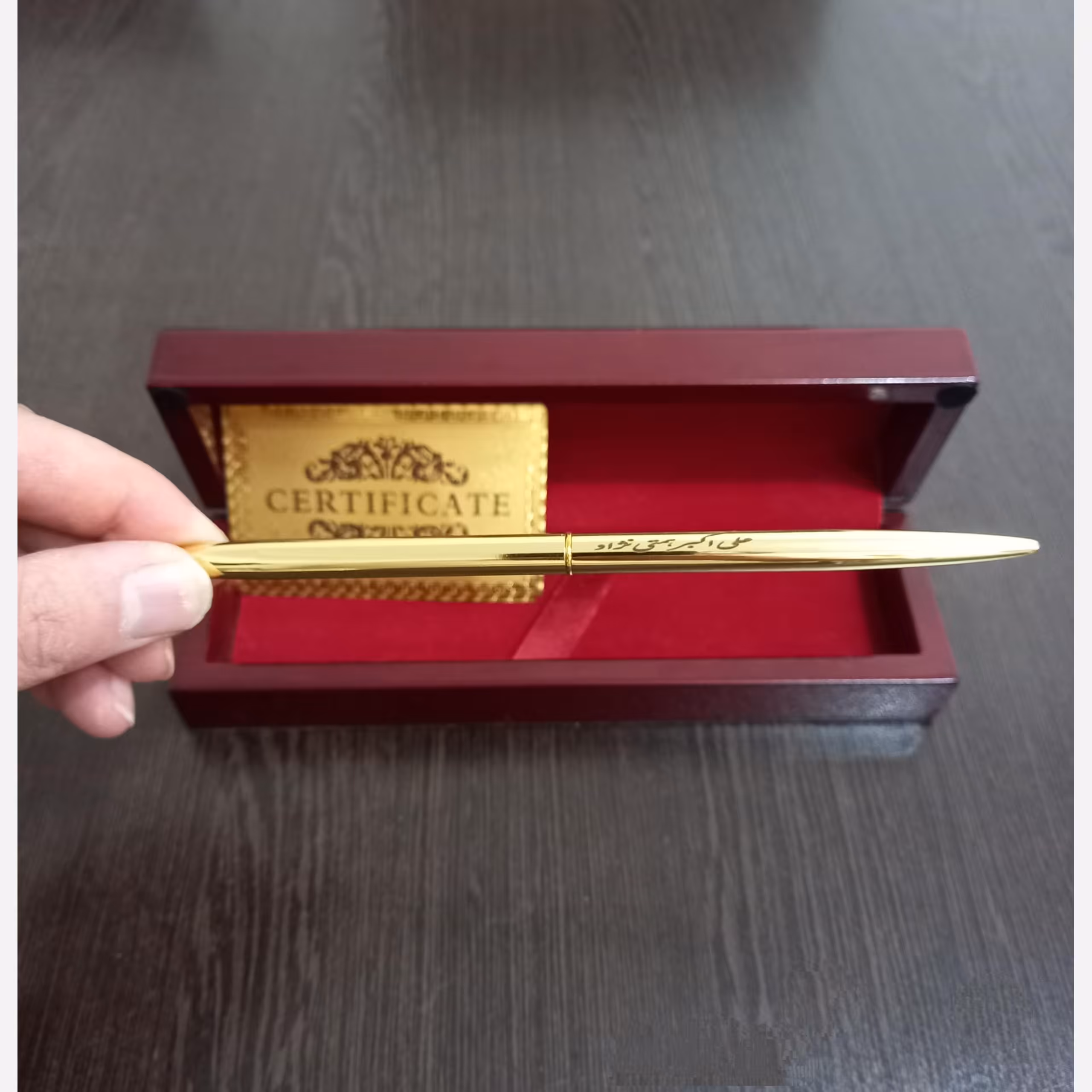 خودکار روکش طلا همراه با جعبه چوبی و شناسنامه  