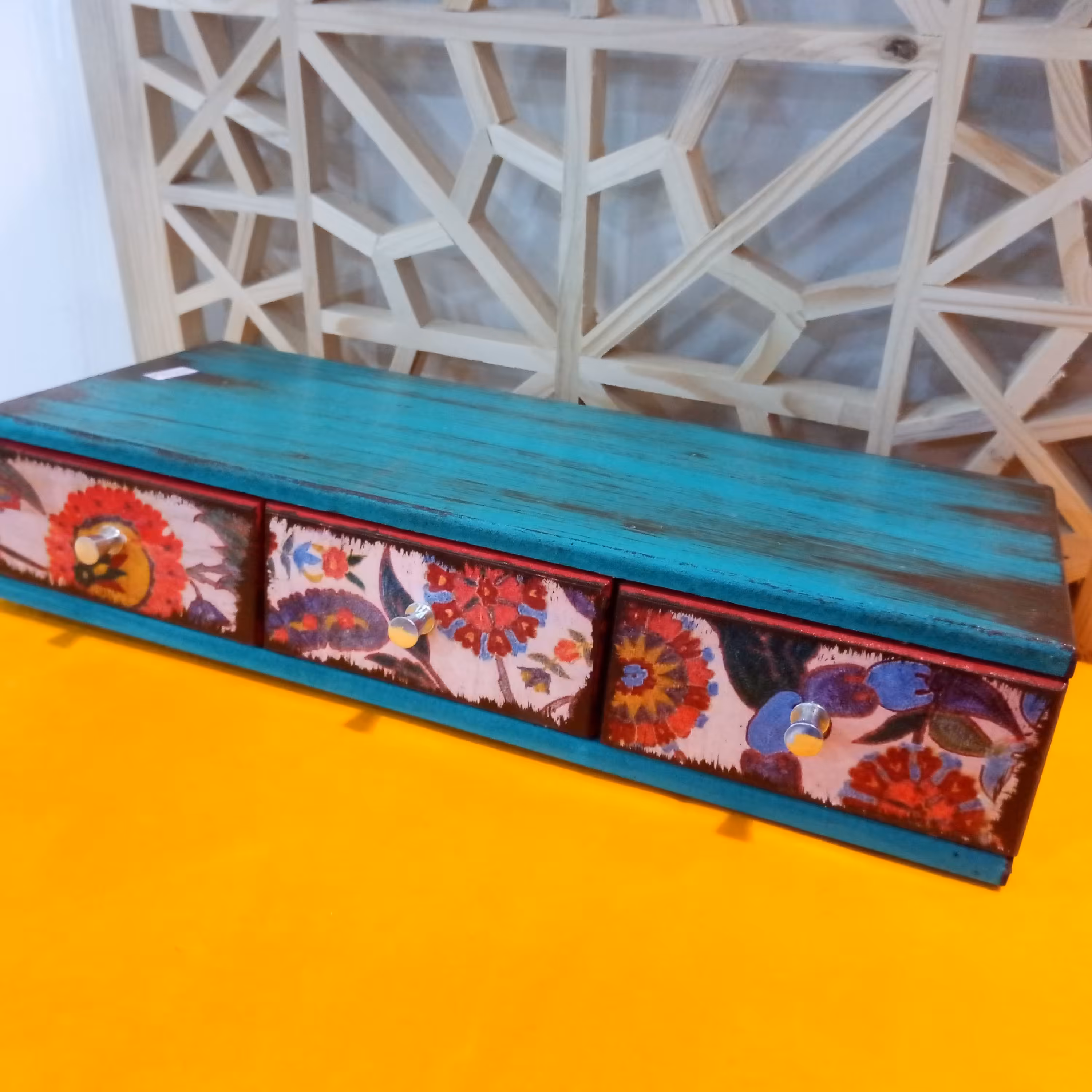 جعبه جواهرات چوبی دست ساز در طرح و ابعاد مختلف قابل سفارش در طرح های مورد نظر شما 