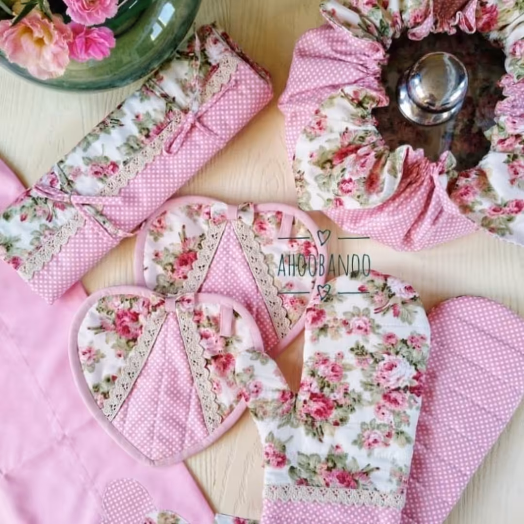 سرویس 13 تیکه گلدار صورتی با خالخالی صورتی  با پارچه ترک