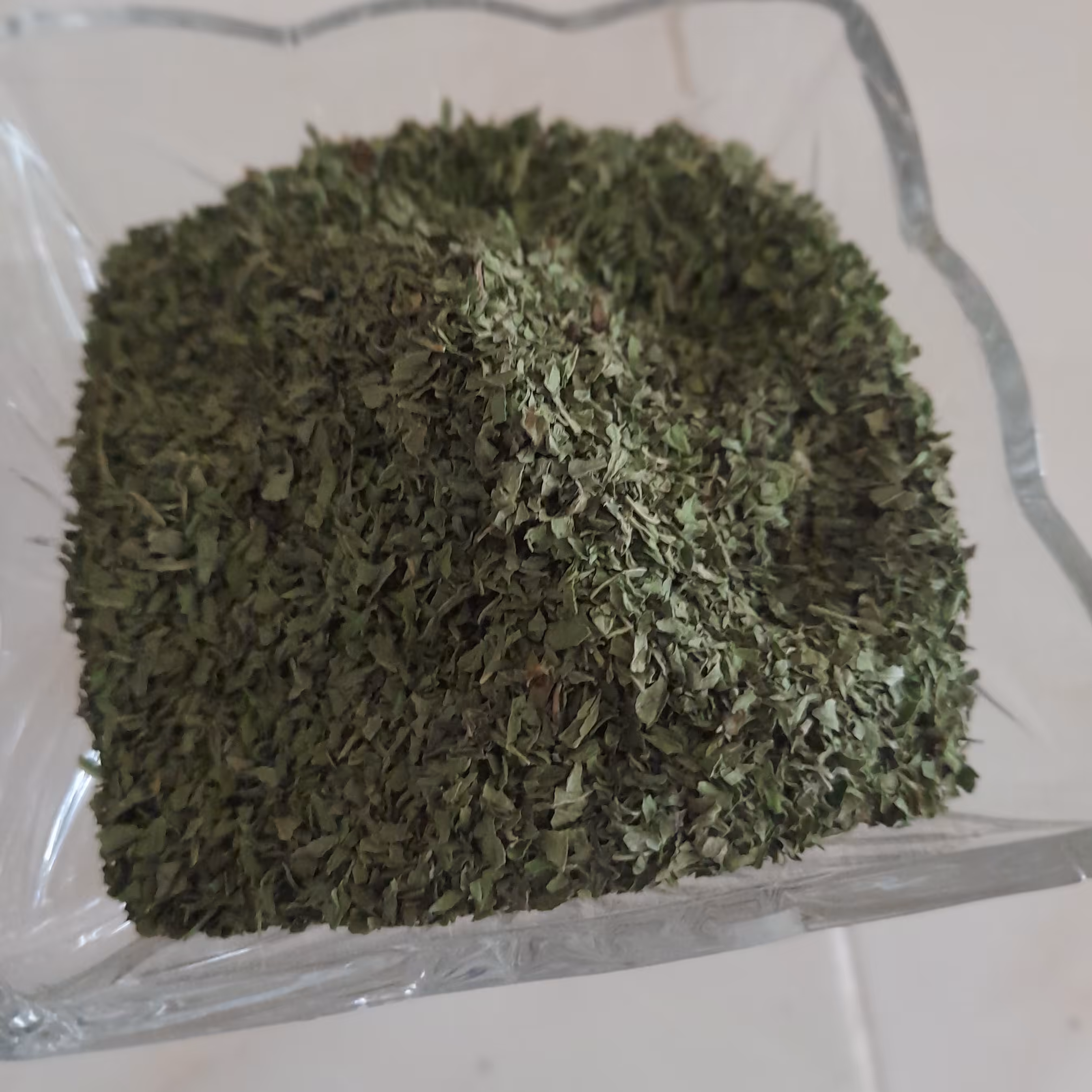 نعناع خشک عطری بارایحه عالی.                       