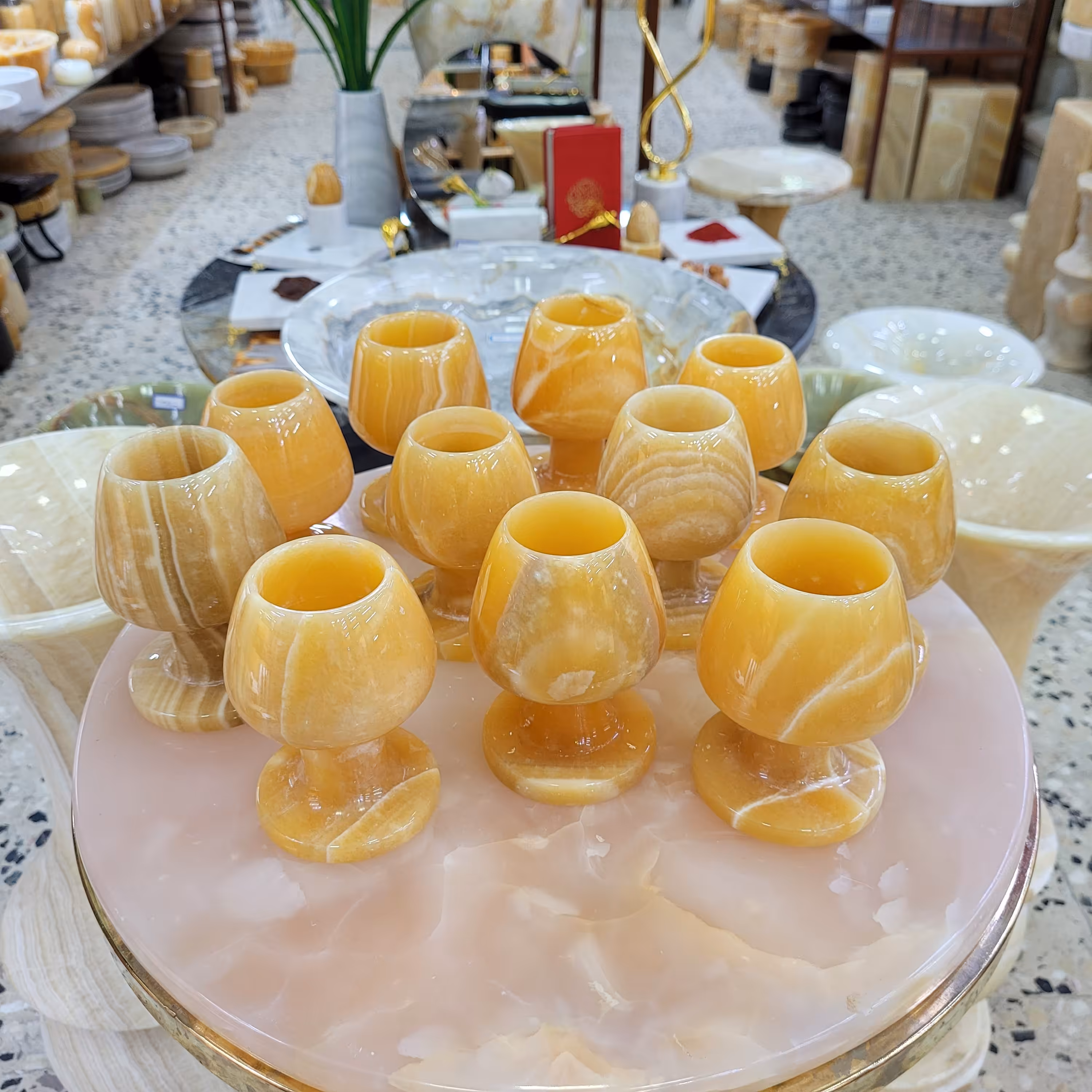 جام پایه دار سنگی ،سنگ طبیعی مرمر پرتغالی ، پایه یک تکه ،  کار دست،بسیار زیبا،براق،خوش‌تراش، مناسب هفت سین عیدنوروز