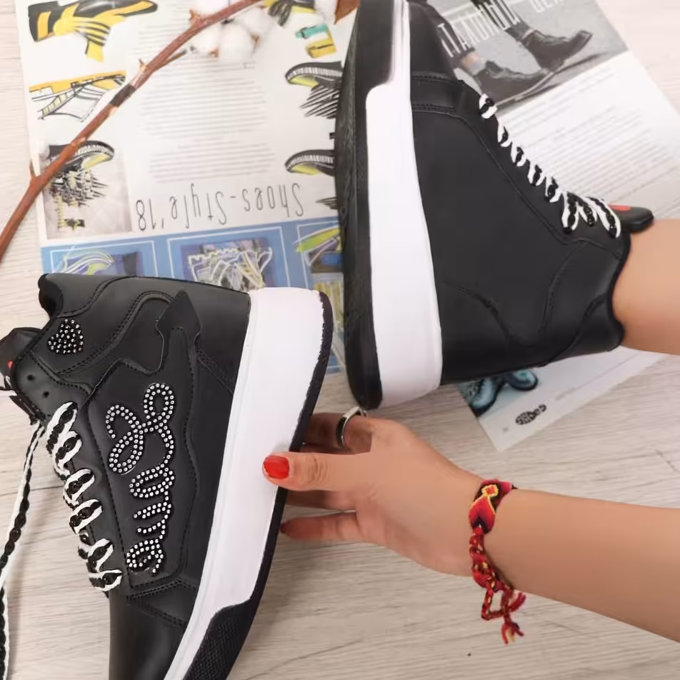 کتونی مدل لاو در سه رنگ از سایز37 تا40 ارسال رایگان