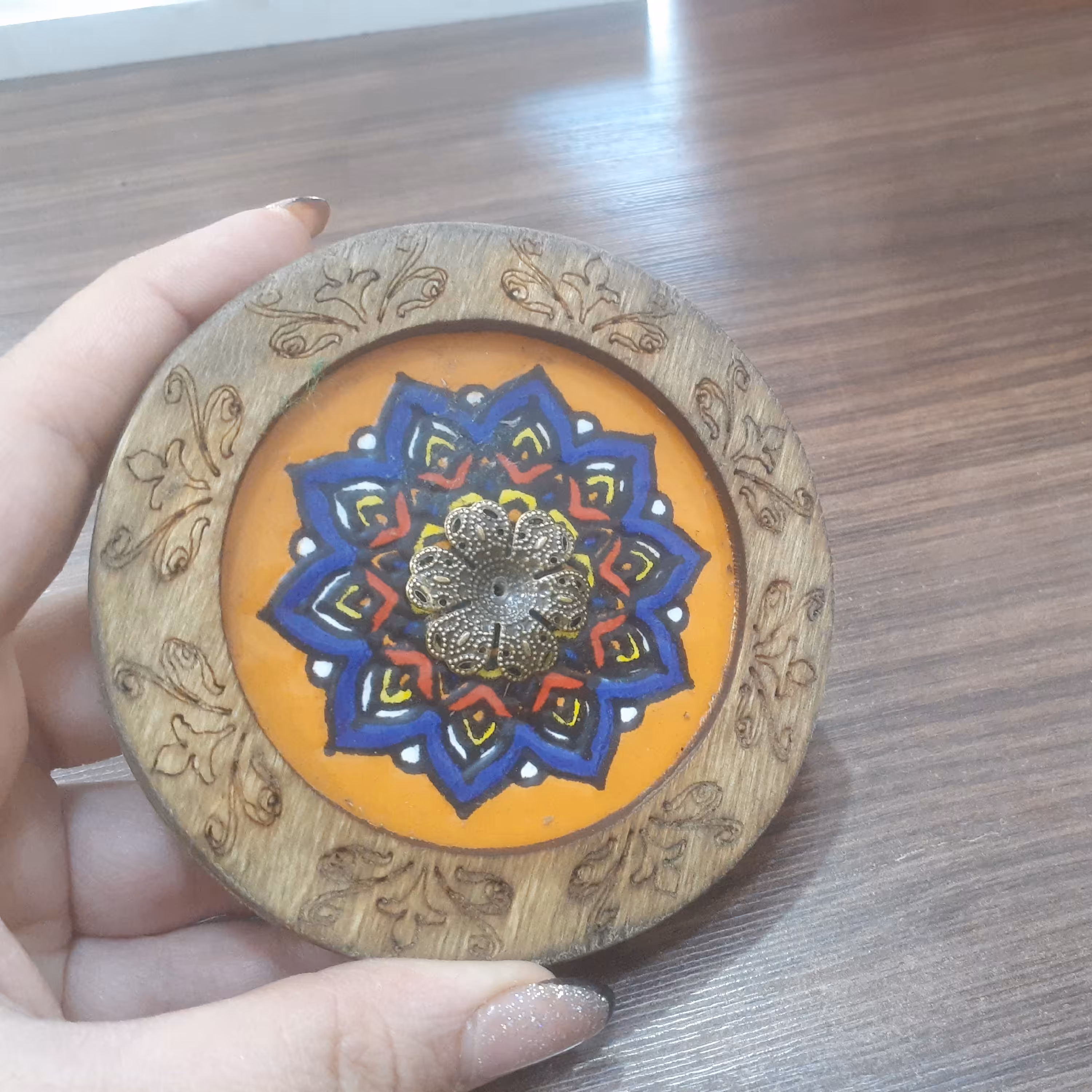 جاعودی دایره  چوبی.طرح سنتی . رنگ قهوه ای 