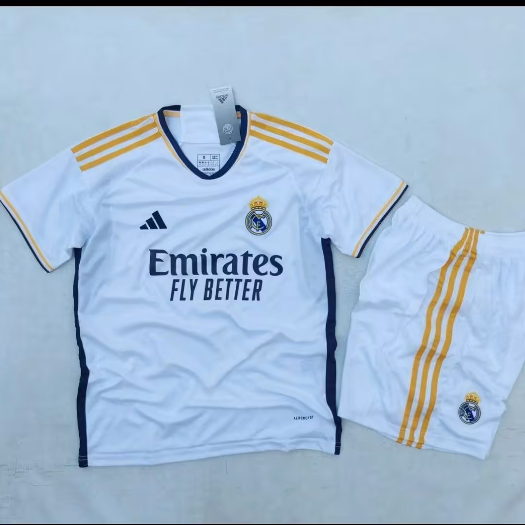 تیشرت شورت رئال مادرید 
کیفیت تایلندی
لوگو دوخت
سایز لارج
