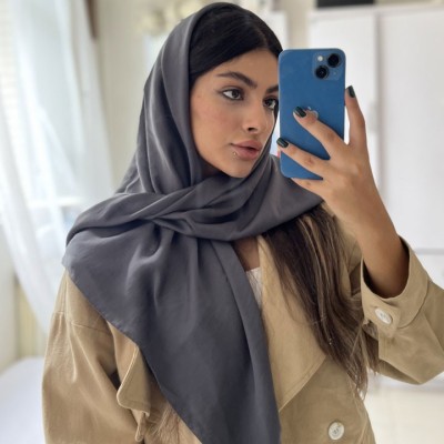روسری رنگ طوسی تیره جنس نخ ابریشم قواره 100 در 100