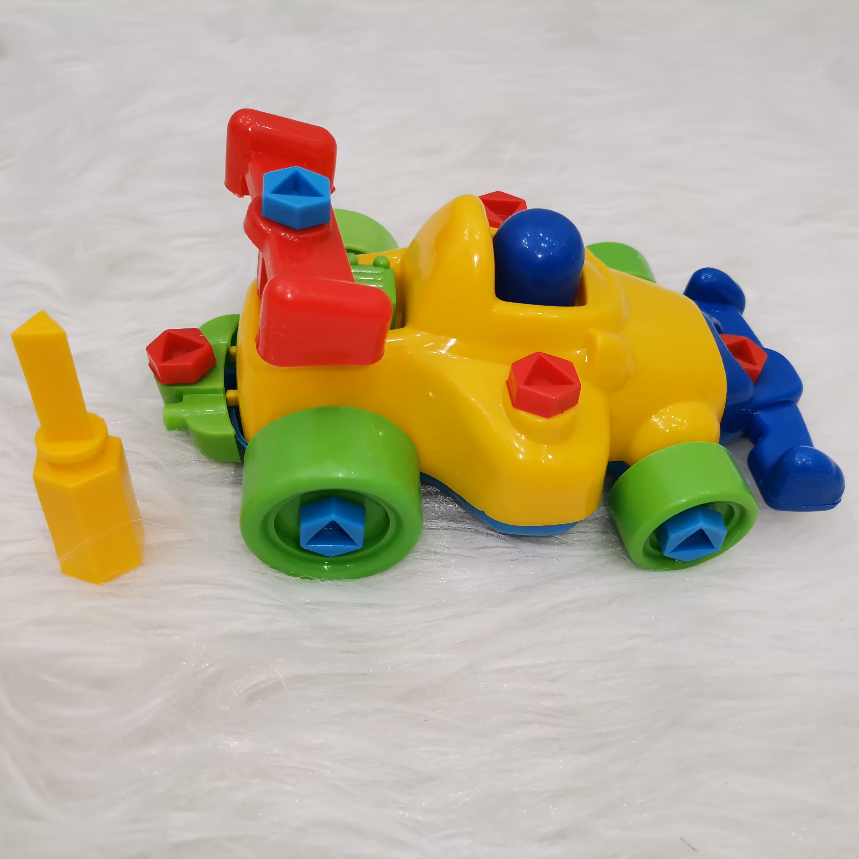  ماشین اسباب بازی مسابقه ای فکری همراه با آچار برای باز و بسته کردن ماشین 