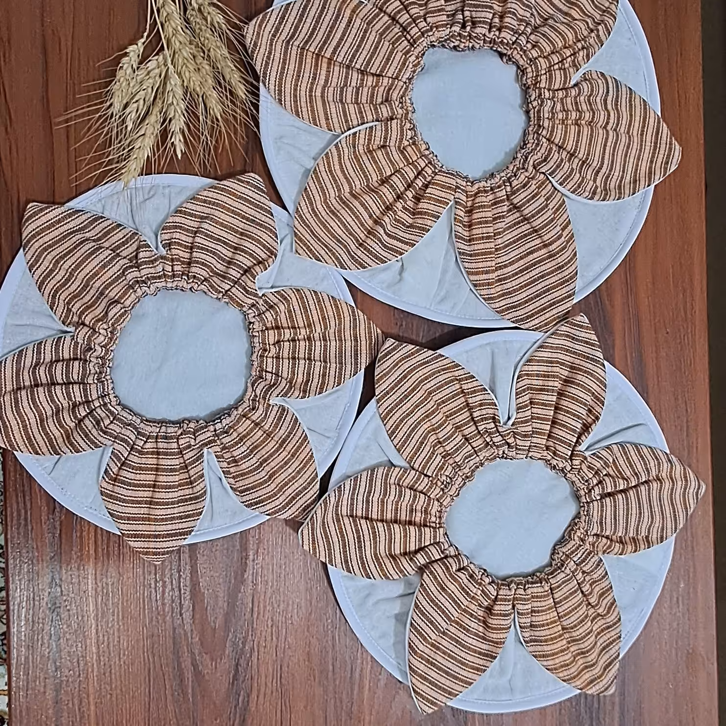 دمکنی طرح برگ پارچه دستبافت