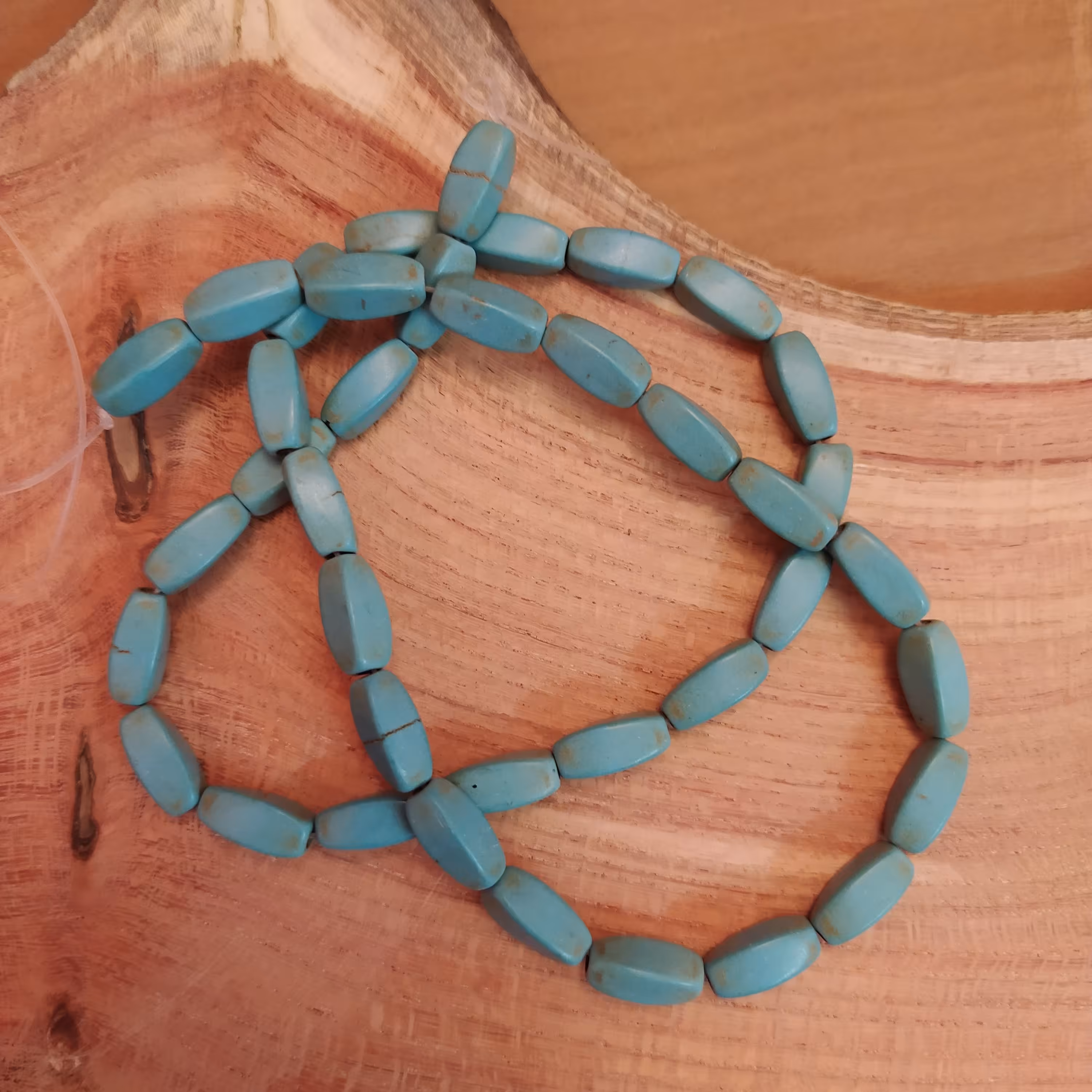 فیروزه بیضی چهار وجهی