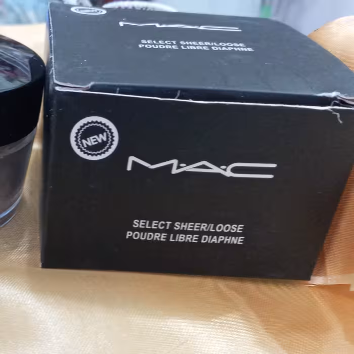 پودر فیکس مک بهترین در نوع خود  با قابلیت ماندگاری بالا آرایش صورت  با ضمانت 