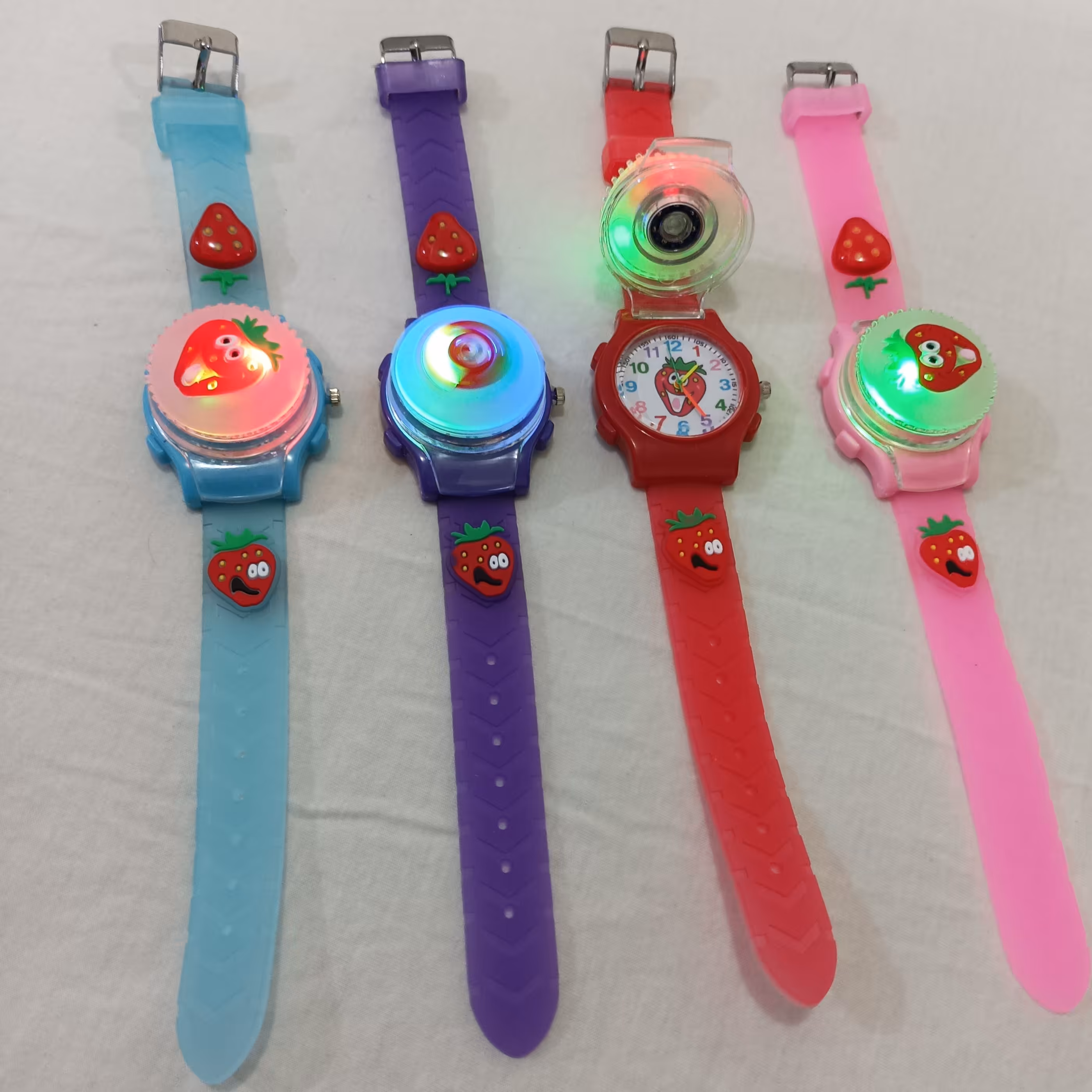 ساعت فانتزی بچه گانه درخشان درچند رنگ قرمز ،صورتی ،سبز ابی،بنفش