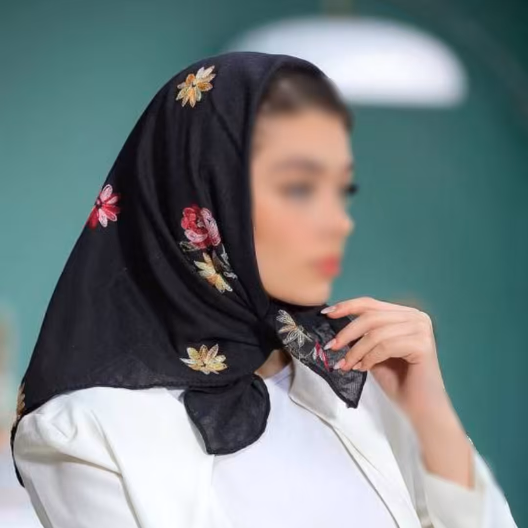 مینی اسکارف باندانا مشکی گلدوزی با گل های رنگی  ارسال رایگان 