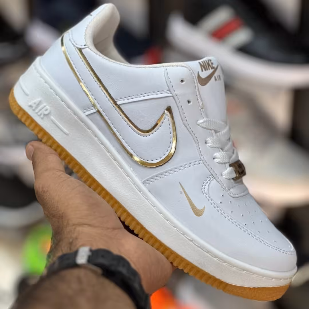 کفش مردانه ونس ایر سفید مردانه سایز بندی 41 تا 44 رنگ بندی سفید مناسب هدیه ورزش و پیاده روی 