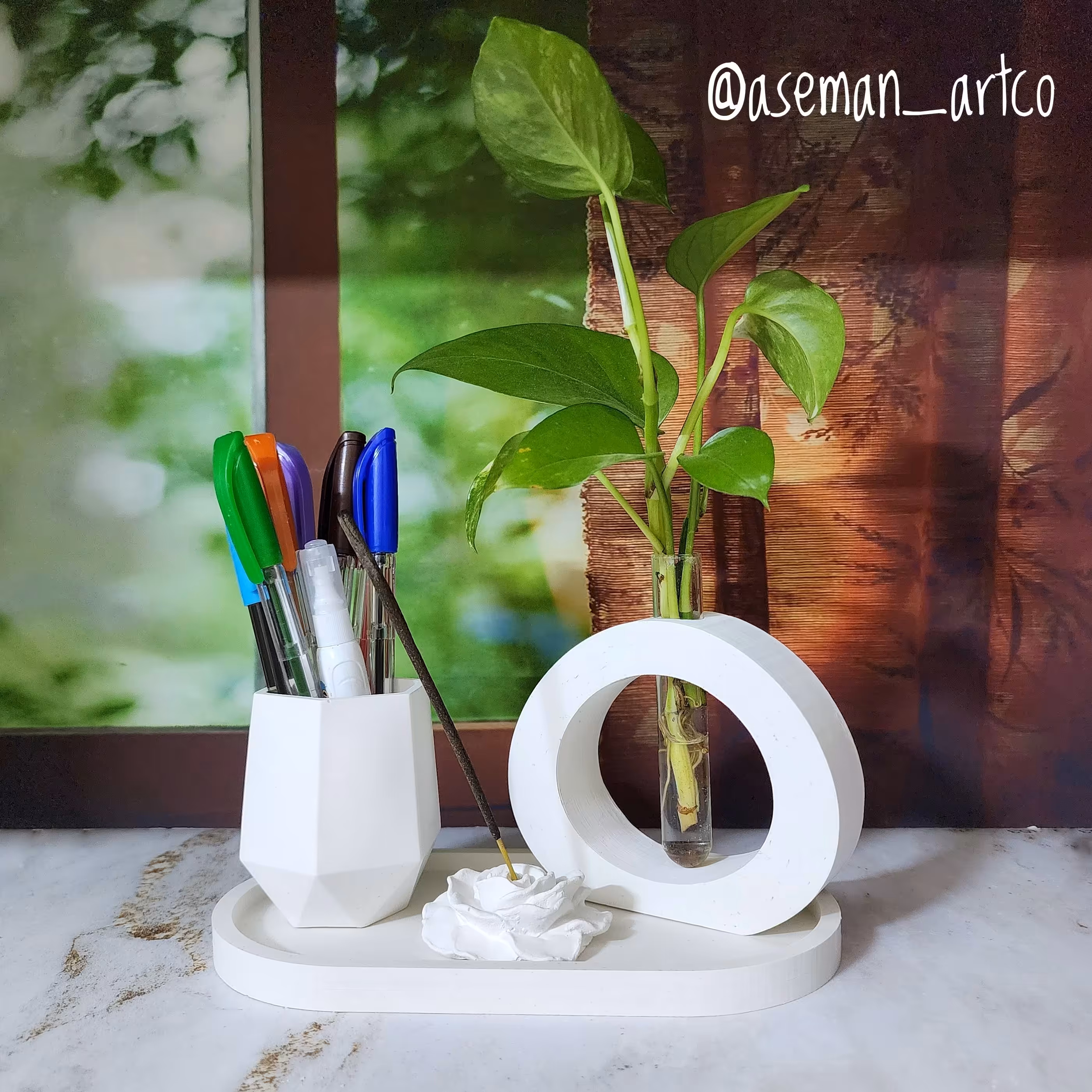 ست گلدان ، جاقلمی، جاعودی و استند بتن پلیمری مناسب  میز کار و تحریر /رنگبندی دارد 