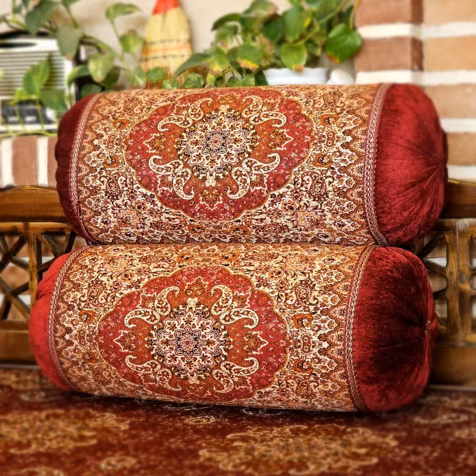 بالشت گرد طرح خان سالار رنگ قرمز (یک جفت)