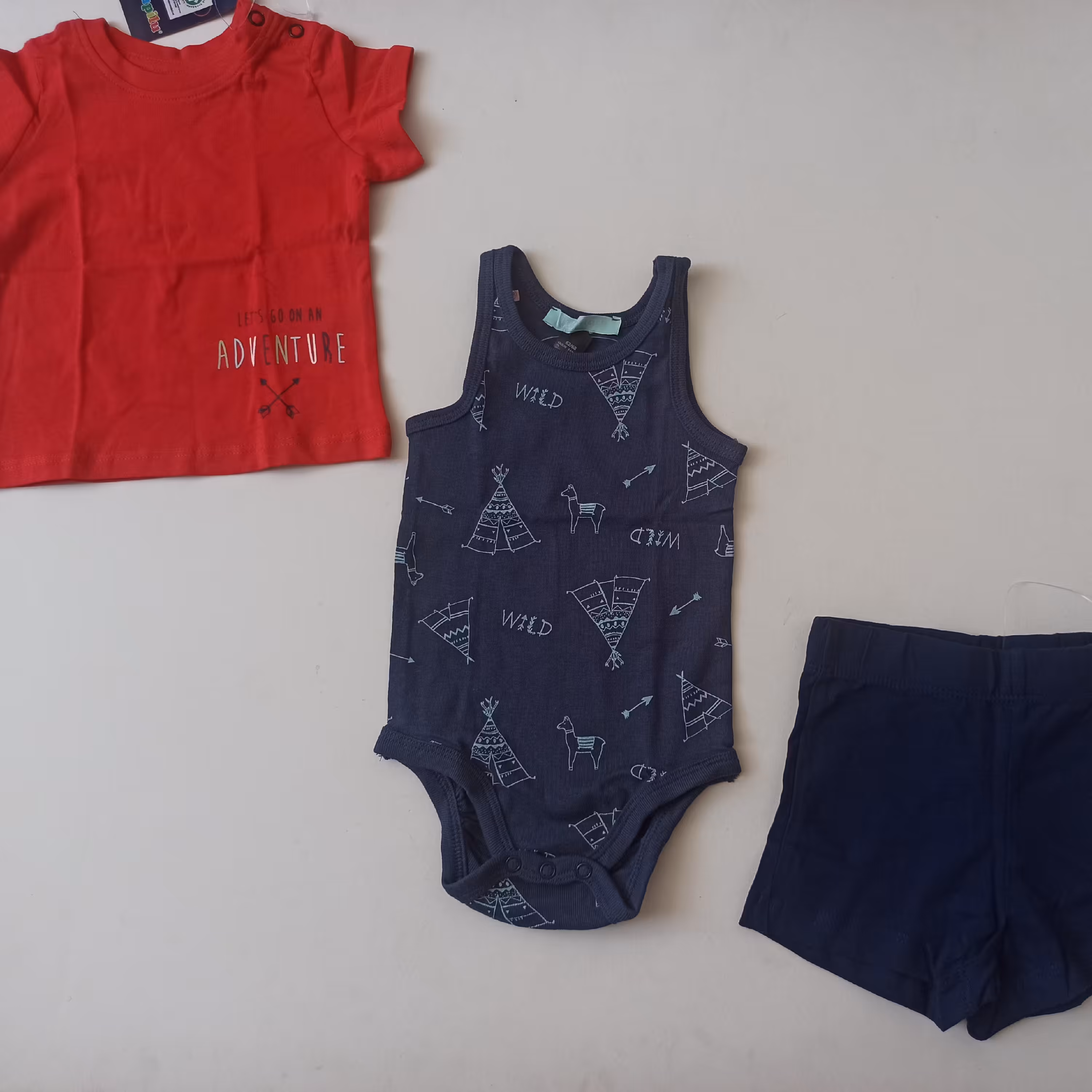 ست سه تیکه نوزادی 2 تا 6 ماه از برند لوپیلو المان نخی 