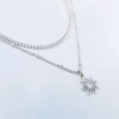 گردنبند دو ردیف آبکاری نقره آویز خورشید ، زنجیر توپی و کارتیه