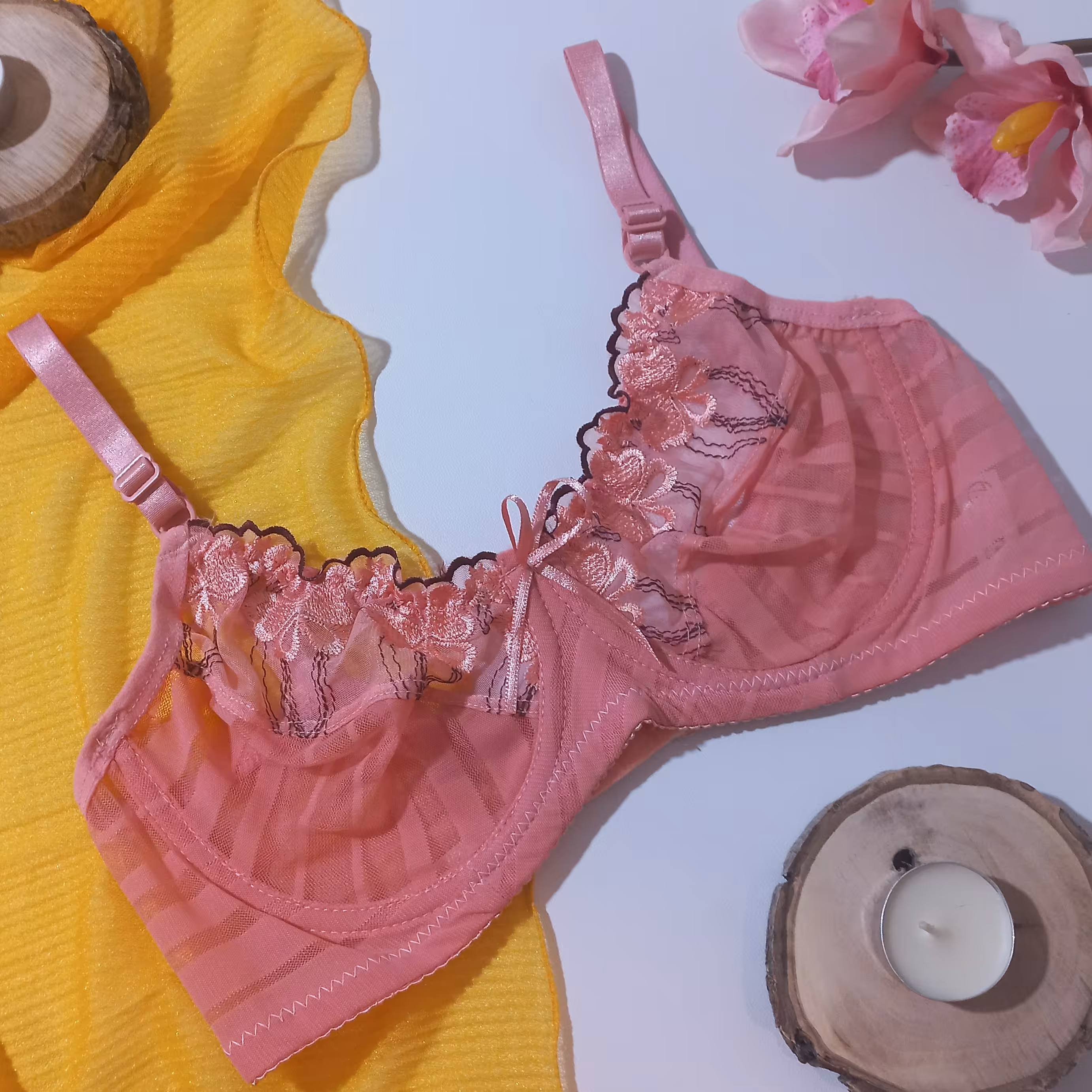 سوتین تک اتوبانی گلدوزی شده