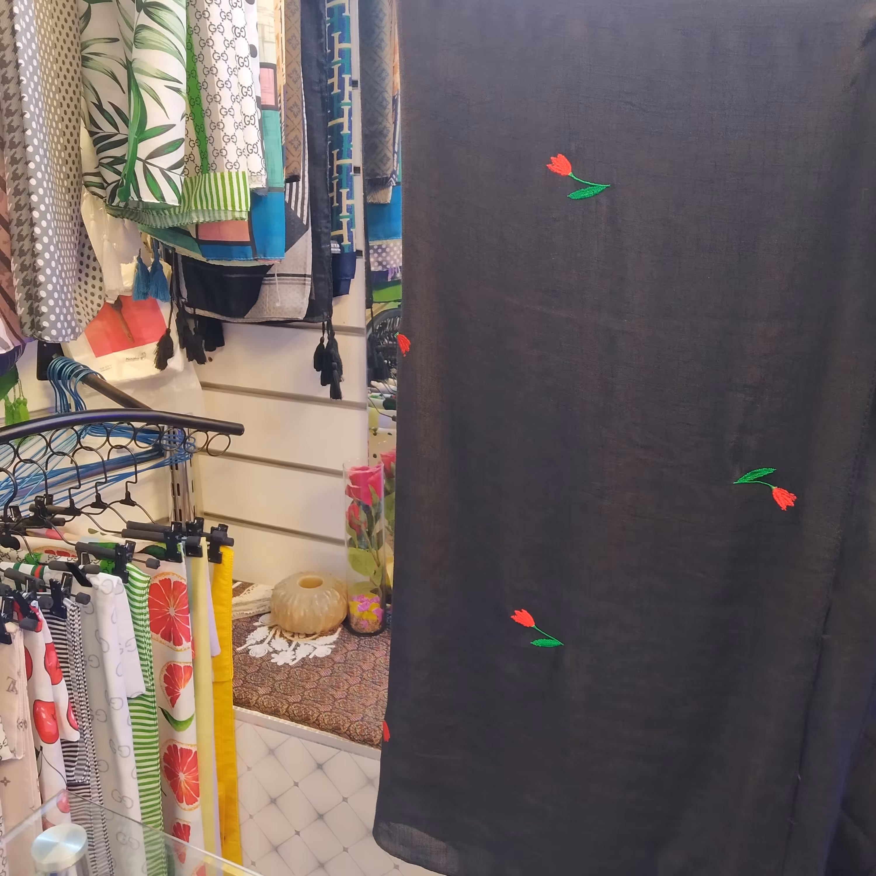 شال مشکی طرح گل