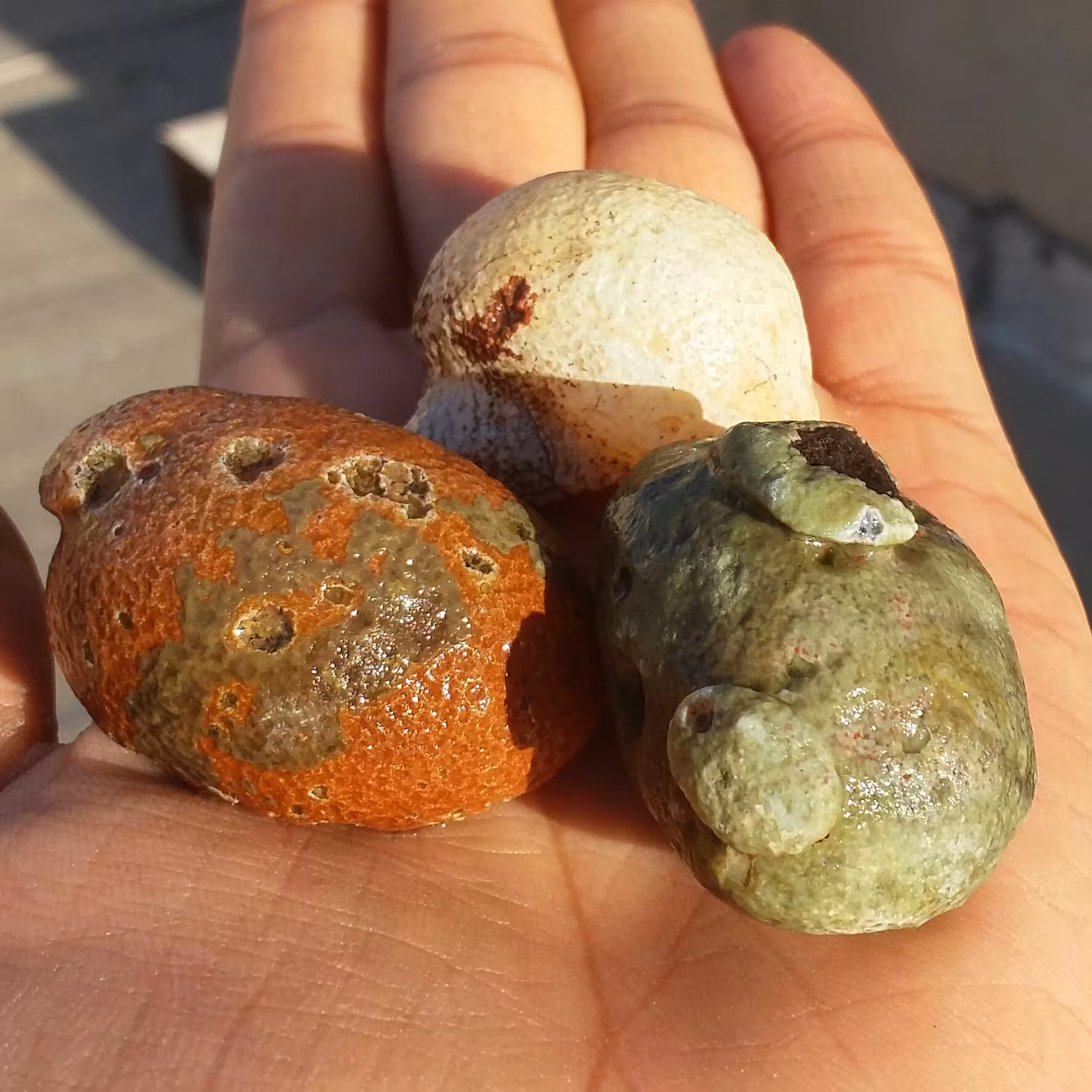 مجموعه 3 عددی سنگ راف خام عقیق توپی  برش نخورده 100 در 100 طبیعی شاهکار خلقت
با قابلیت ساخت چند نگین محشر کد 9967
