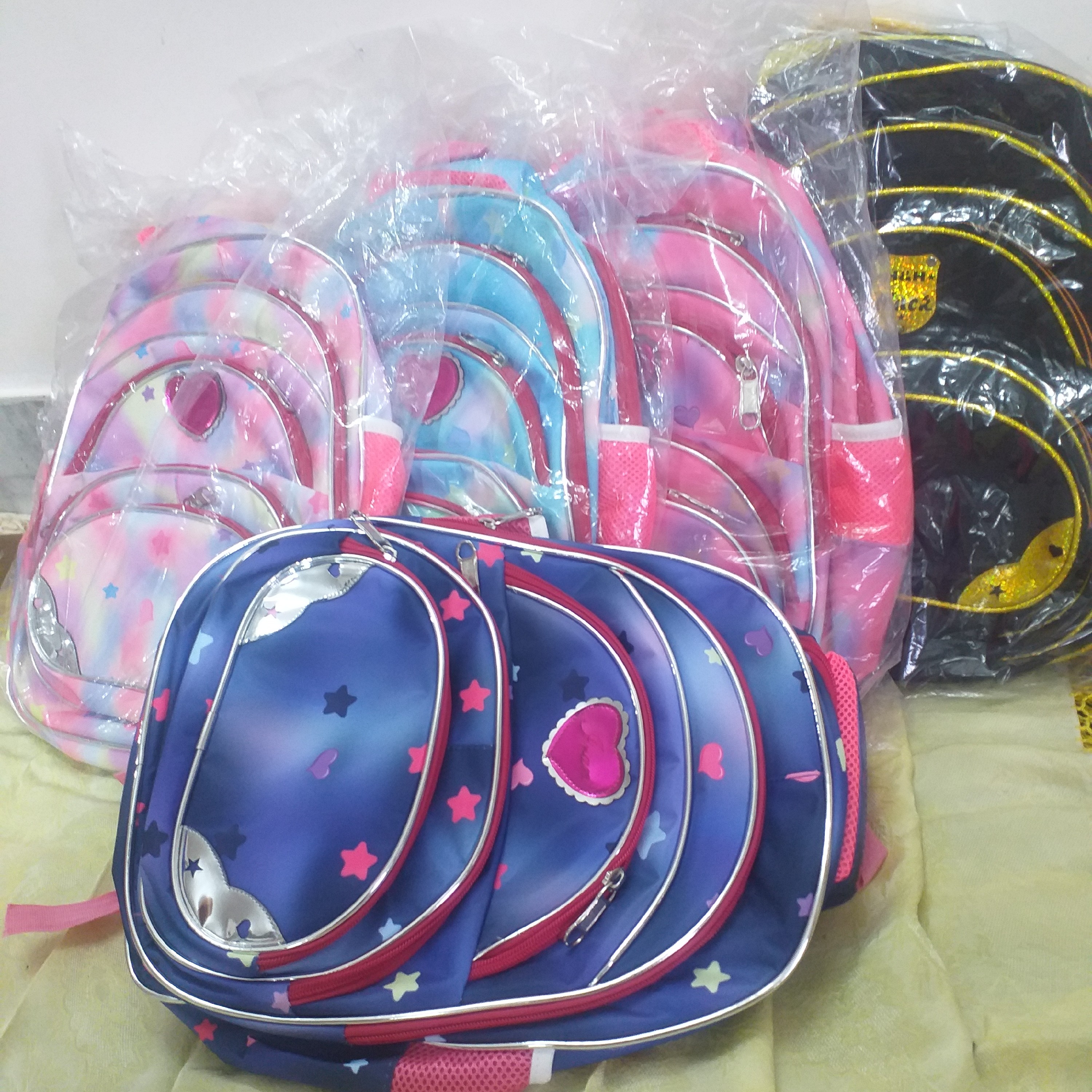 کوله پشتی طرح دار وزن 300 گرمی سایز کوچک