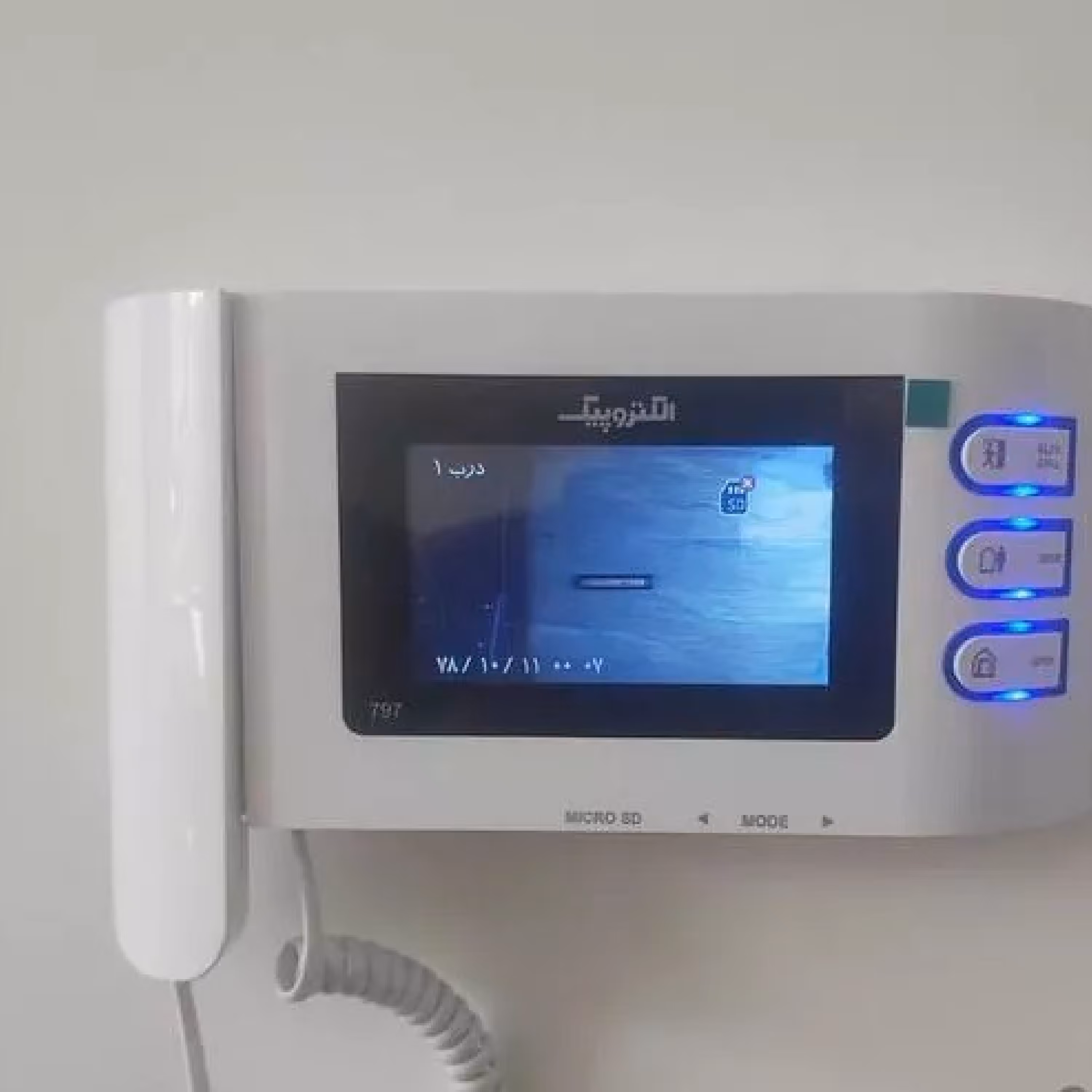 ایفون تصویری الکتروپیک مدل 797سفید،قابلیت اتصال به دوربین امنیتی ،فراخوان اسانسور ،قابلیت اتصال به دوپنل مجزا،حافظه دار