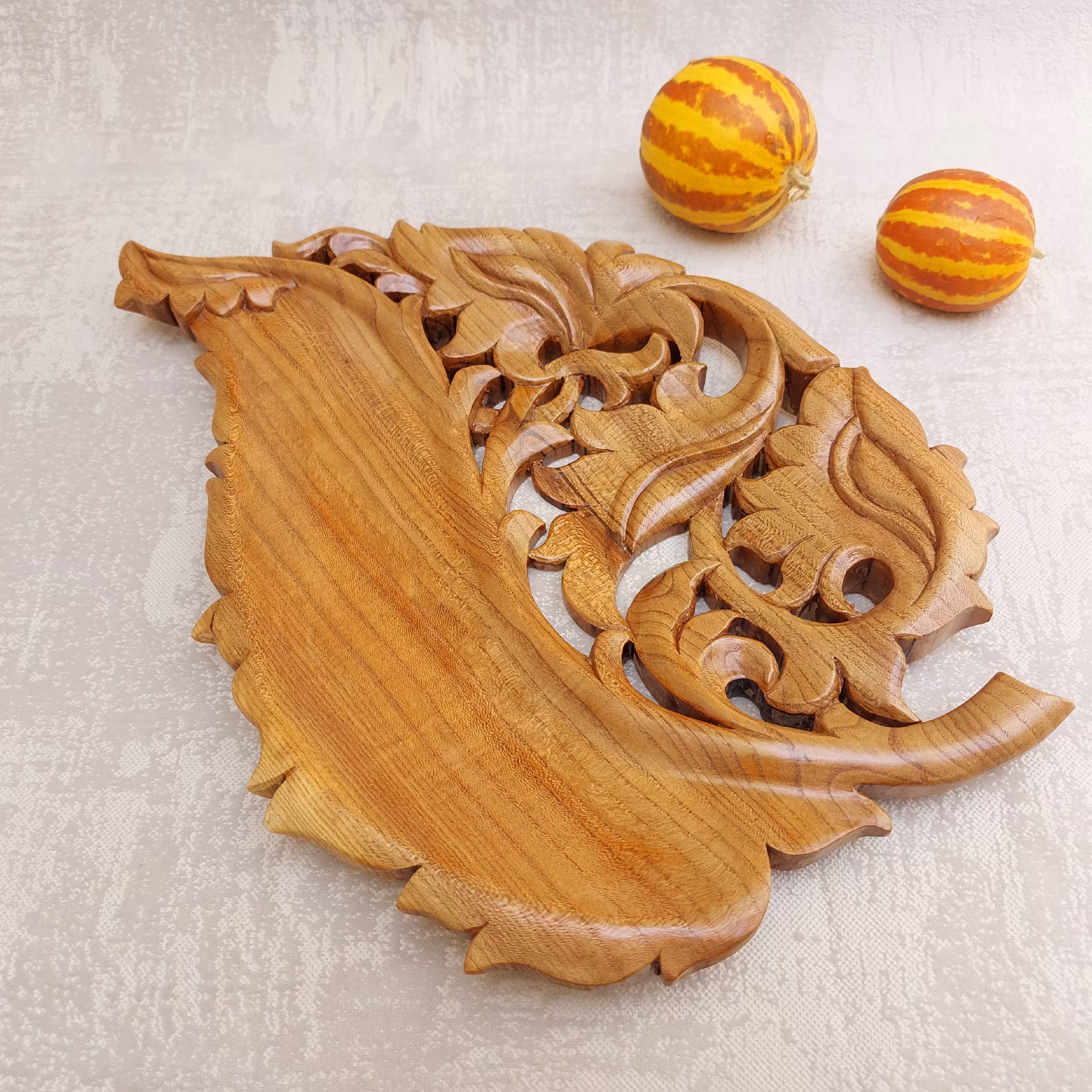 ظرف پذیرایی شیک وخاص طرح برگ قابل سفارش با چوب گردو