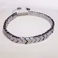 دستبند با سنگ حدید فلشی نقره ای، قابل سفارش با نخ و کش 