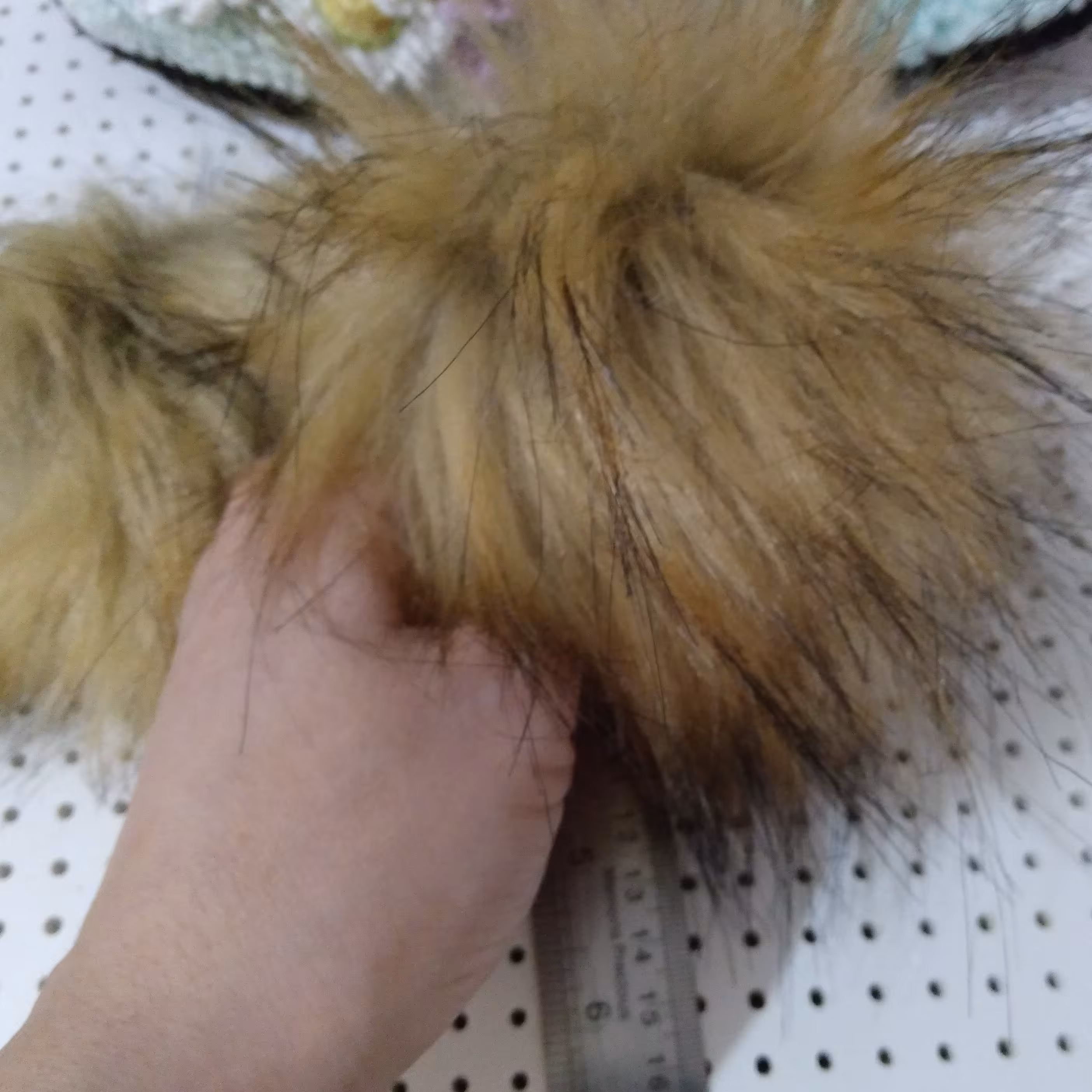 پوم پوم منگوله کلاه خز  10 سانت قیمت هر عدد  خز با کیفیت وز نمیشود