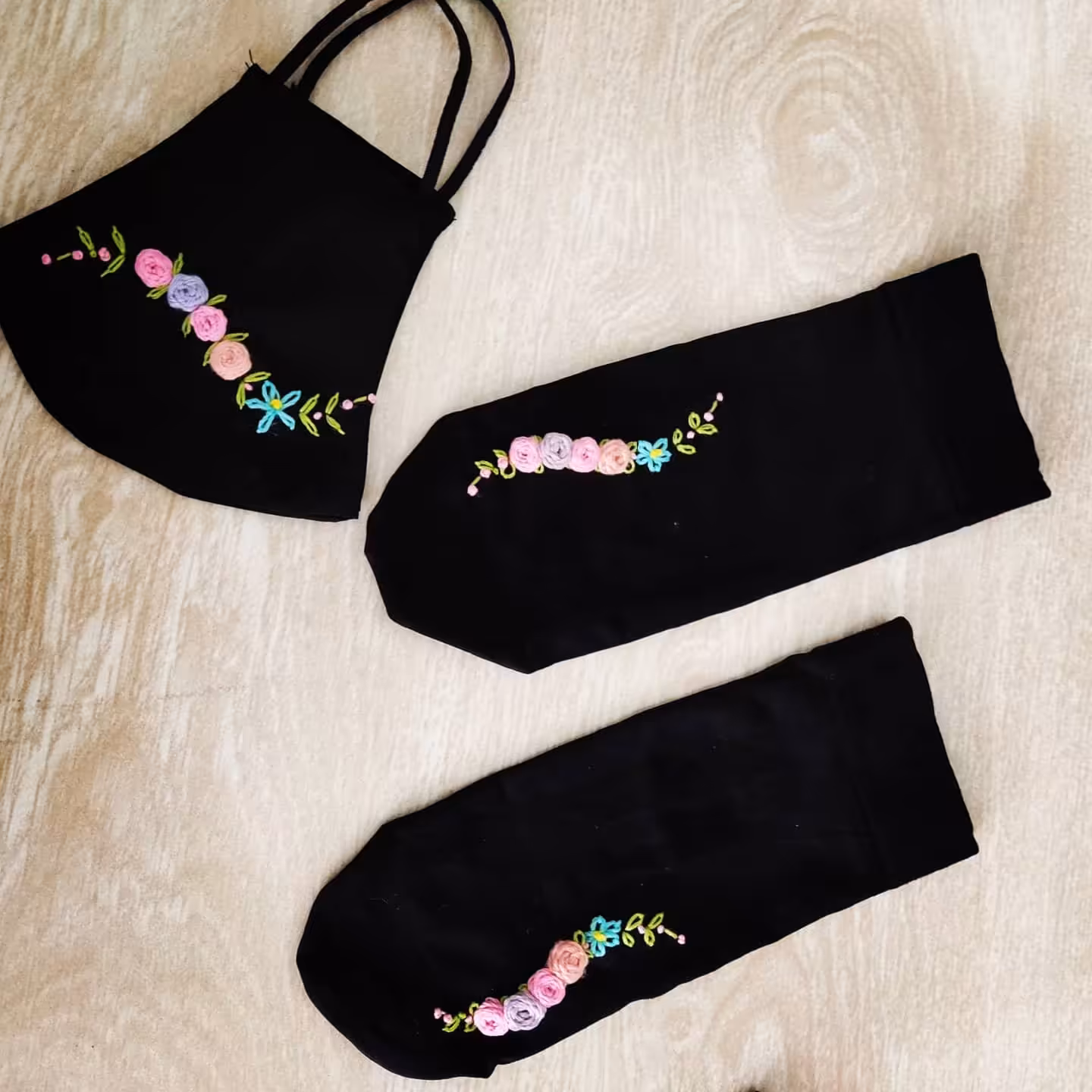 جوراب و ماسک  گلدوزی طرح171