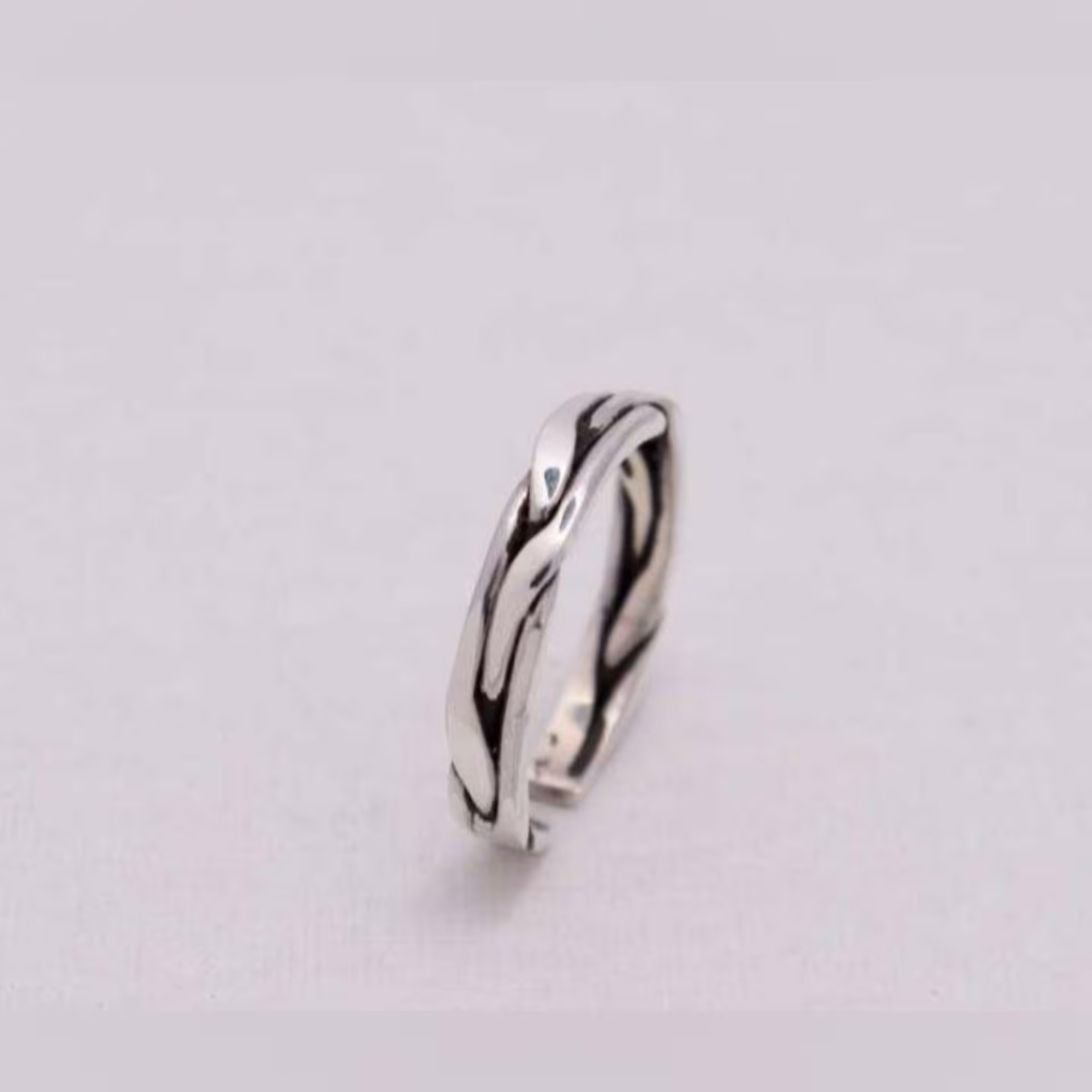 انگشتر نقره بافت سبک، اکسیده شده و رنگ ثابت 