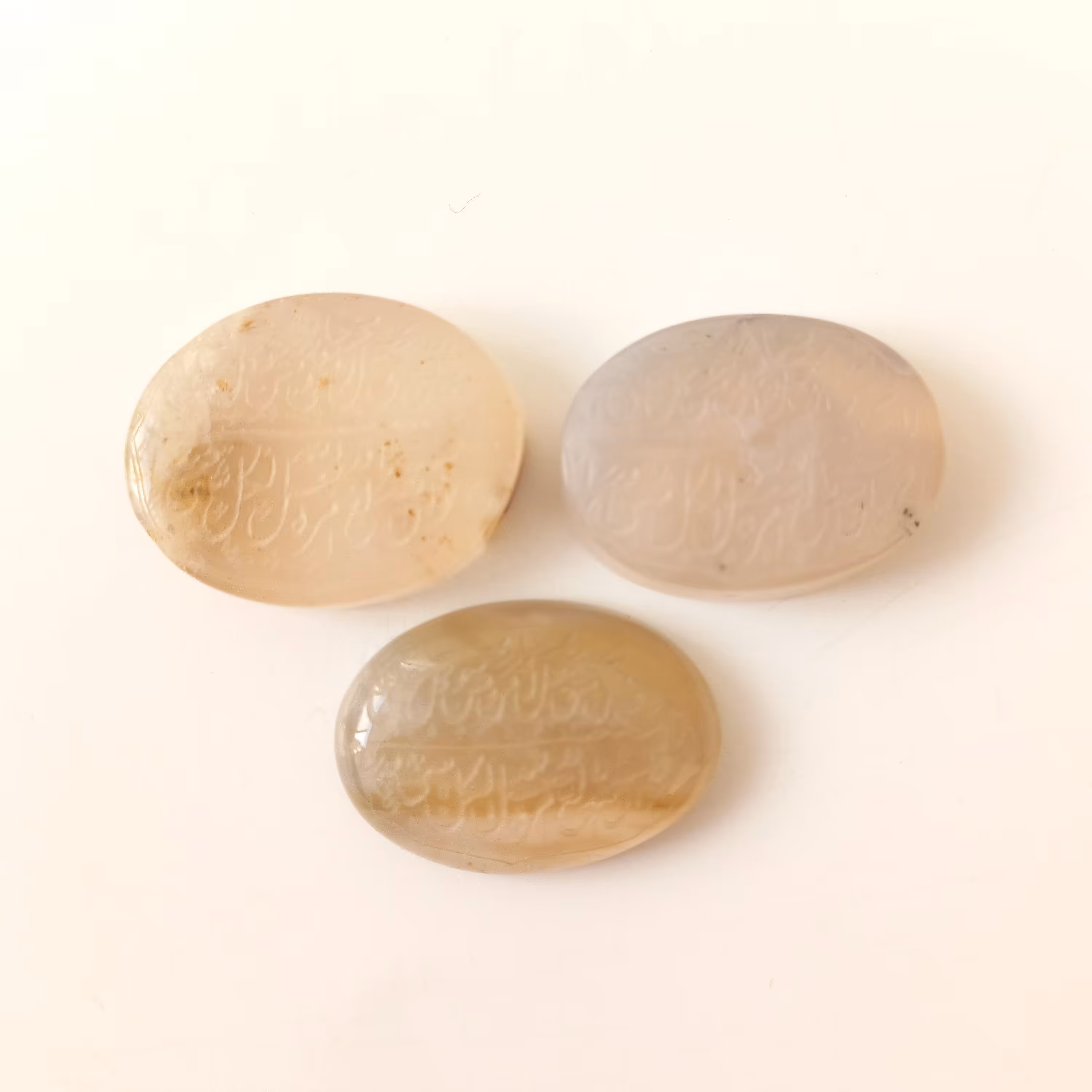 پک سنگ عقیق منقش به آیه "و من یتق الله..." (کد 1)