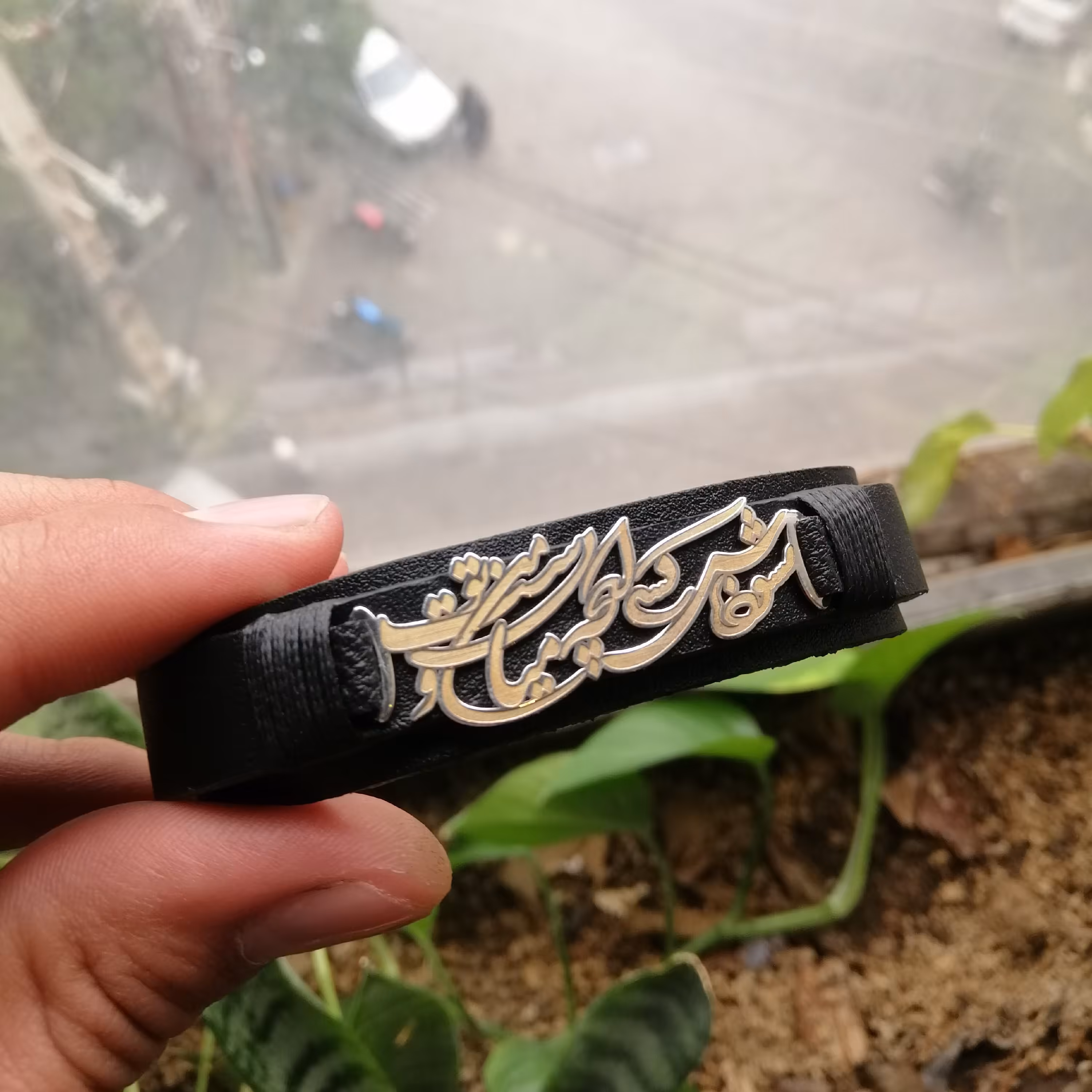 دستبند شعر نشود فاش کسی آنچه میان من و توست