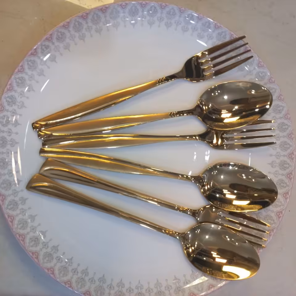 قاشق چنگال طلایی