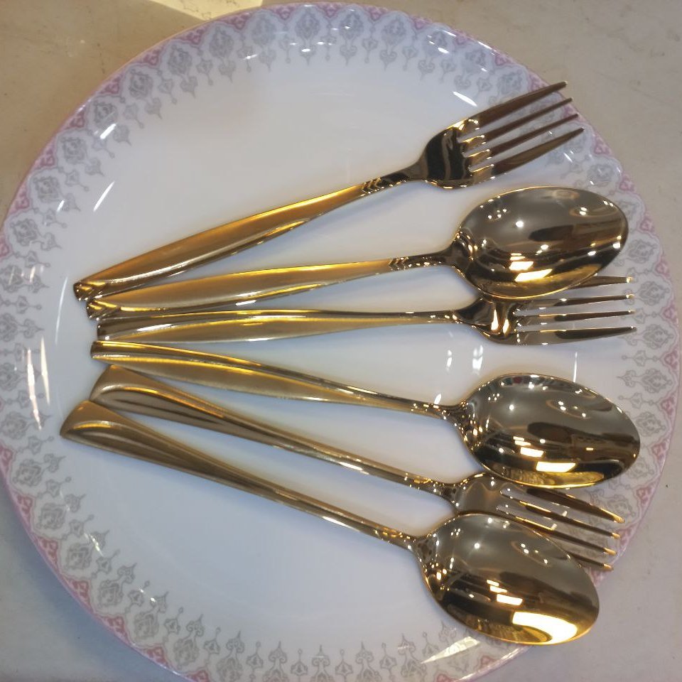 قاشق چنگال طلایی