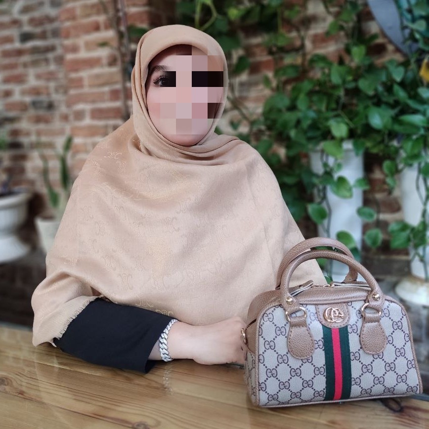 روسری نخی کشمیرپاییزه ابریشم ژاکارد زیبا همراه با کیف
دو رو مارک لمه دار وارداتی اعلا