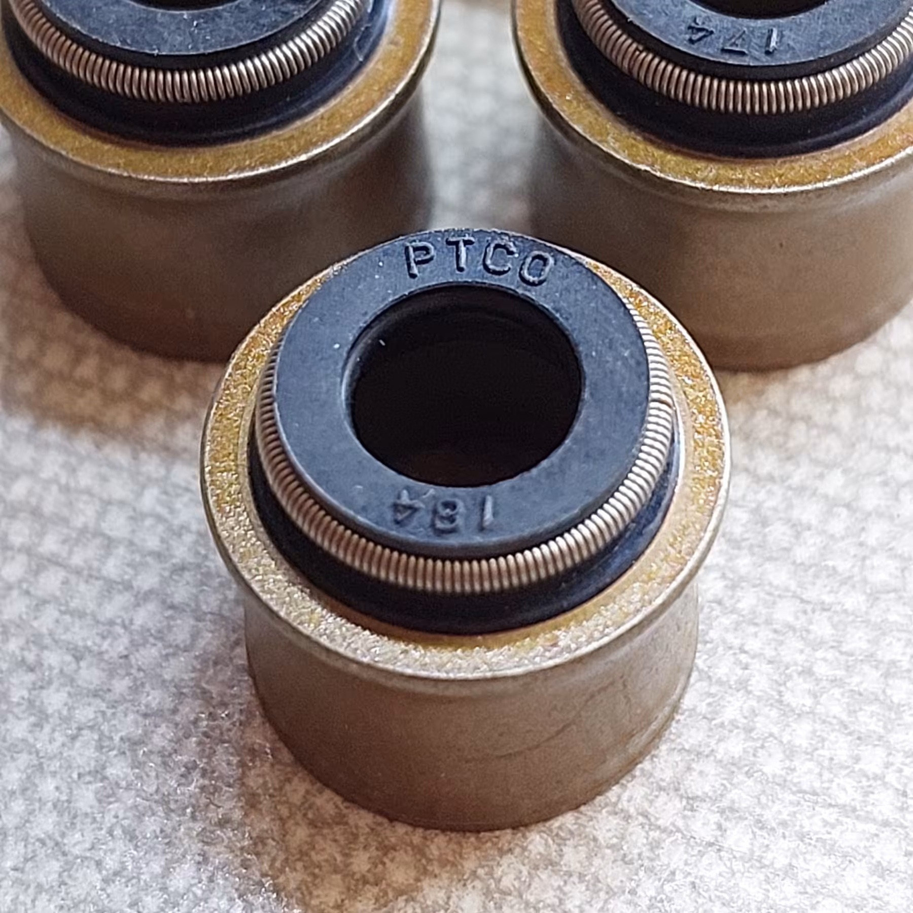 لاستیک گاید سوپاپ پراید  p.t.co تایوان اصل